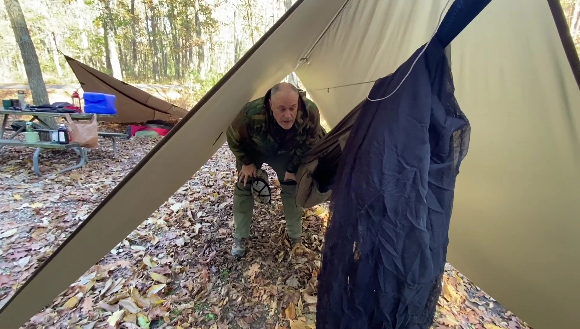 The reviewer relaxing in the complete hammock system.