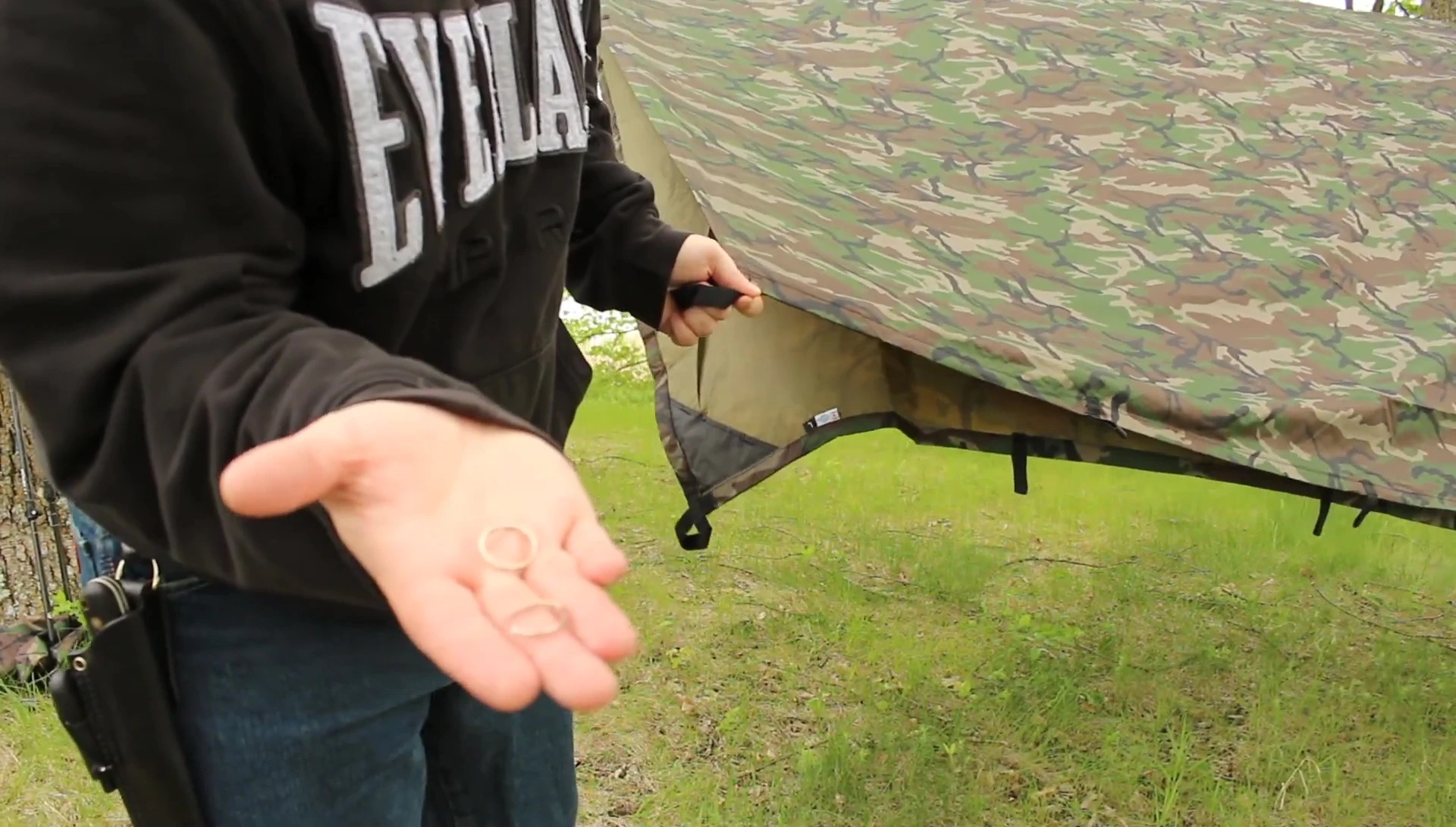 Using split rings for corner attachment