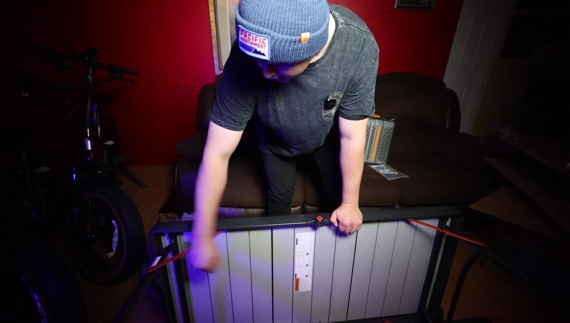 Locking the table legs