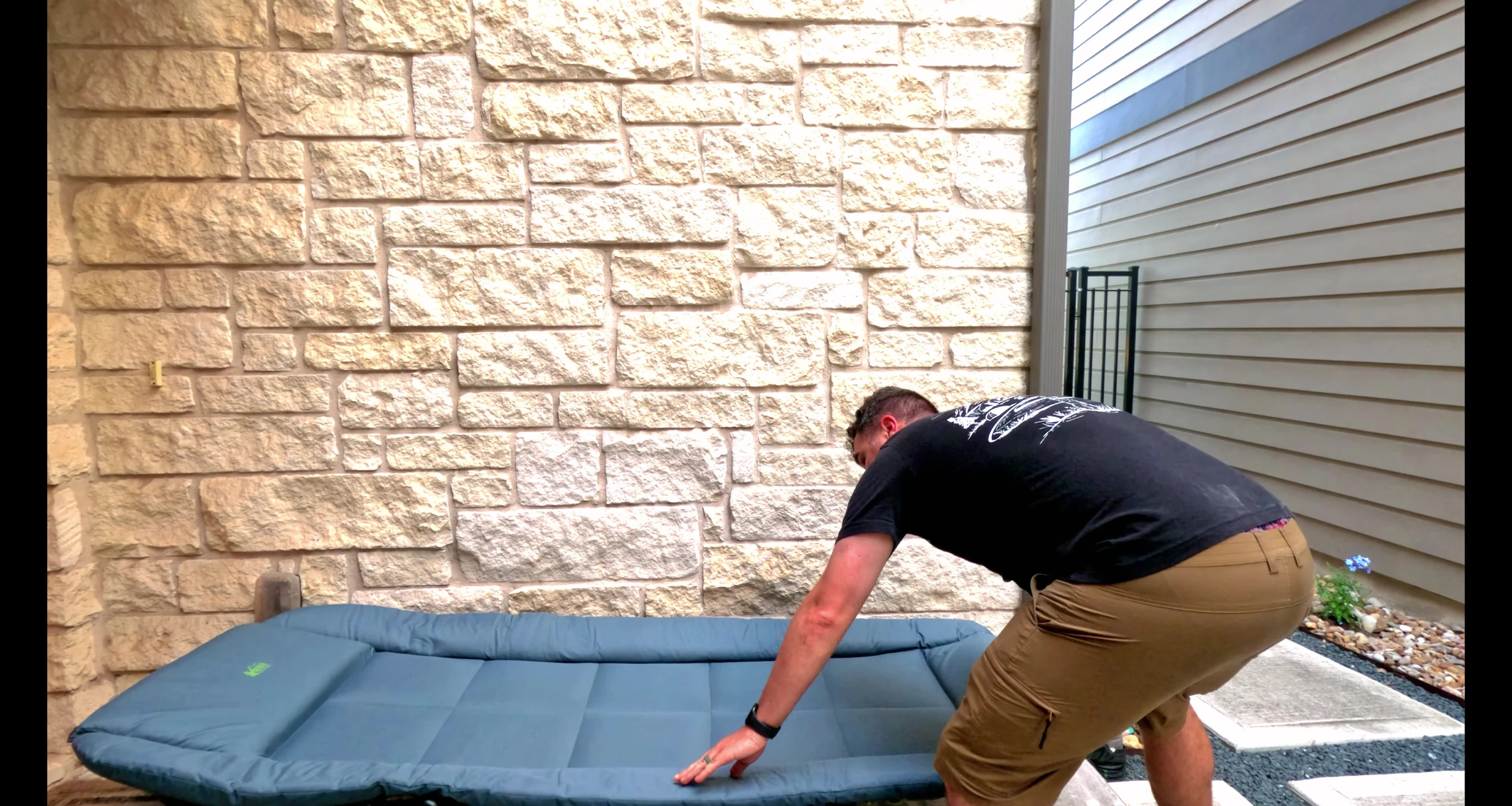 The fully set-up cot.