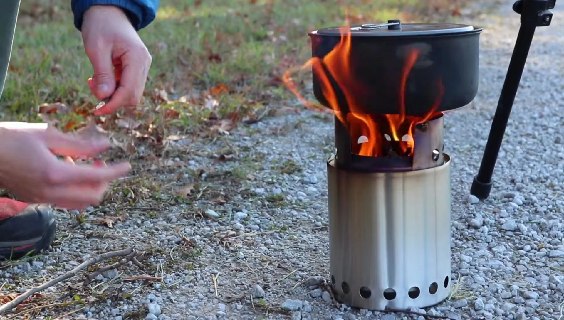 Water rapidly boiling on the Solo Stove Titan.