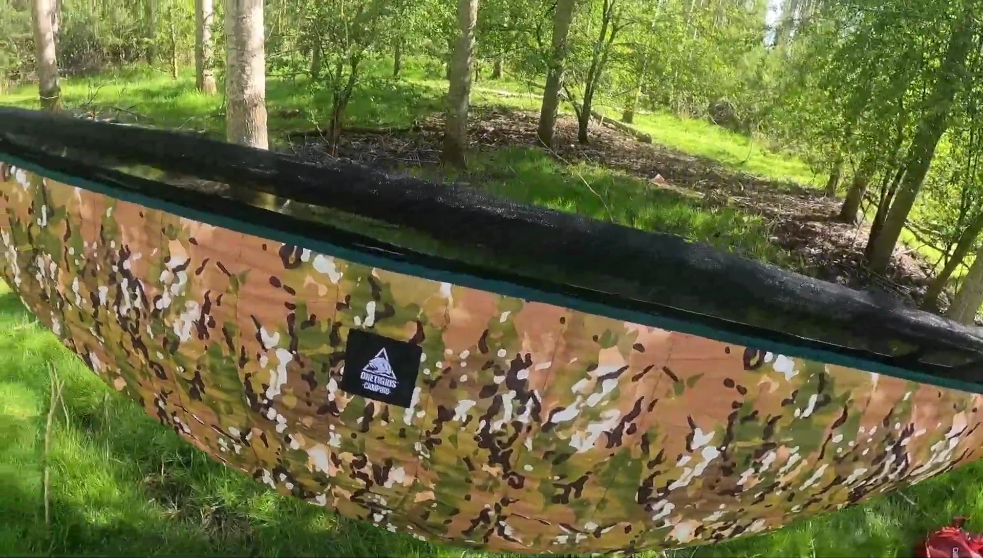 Under blanket in use, showing the air gap