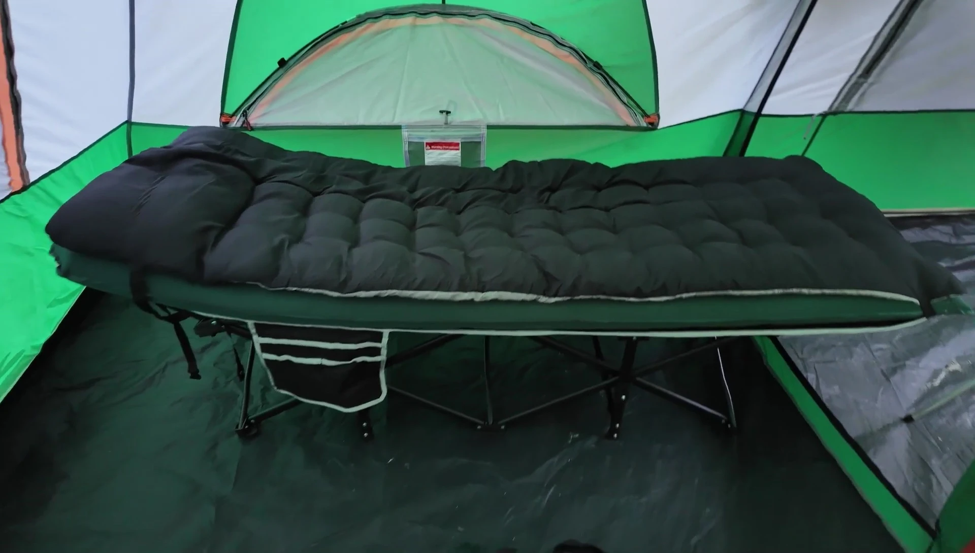 Side pockets of the cot