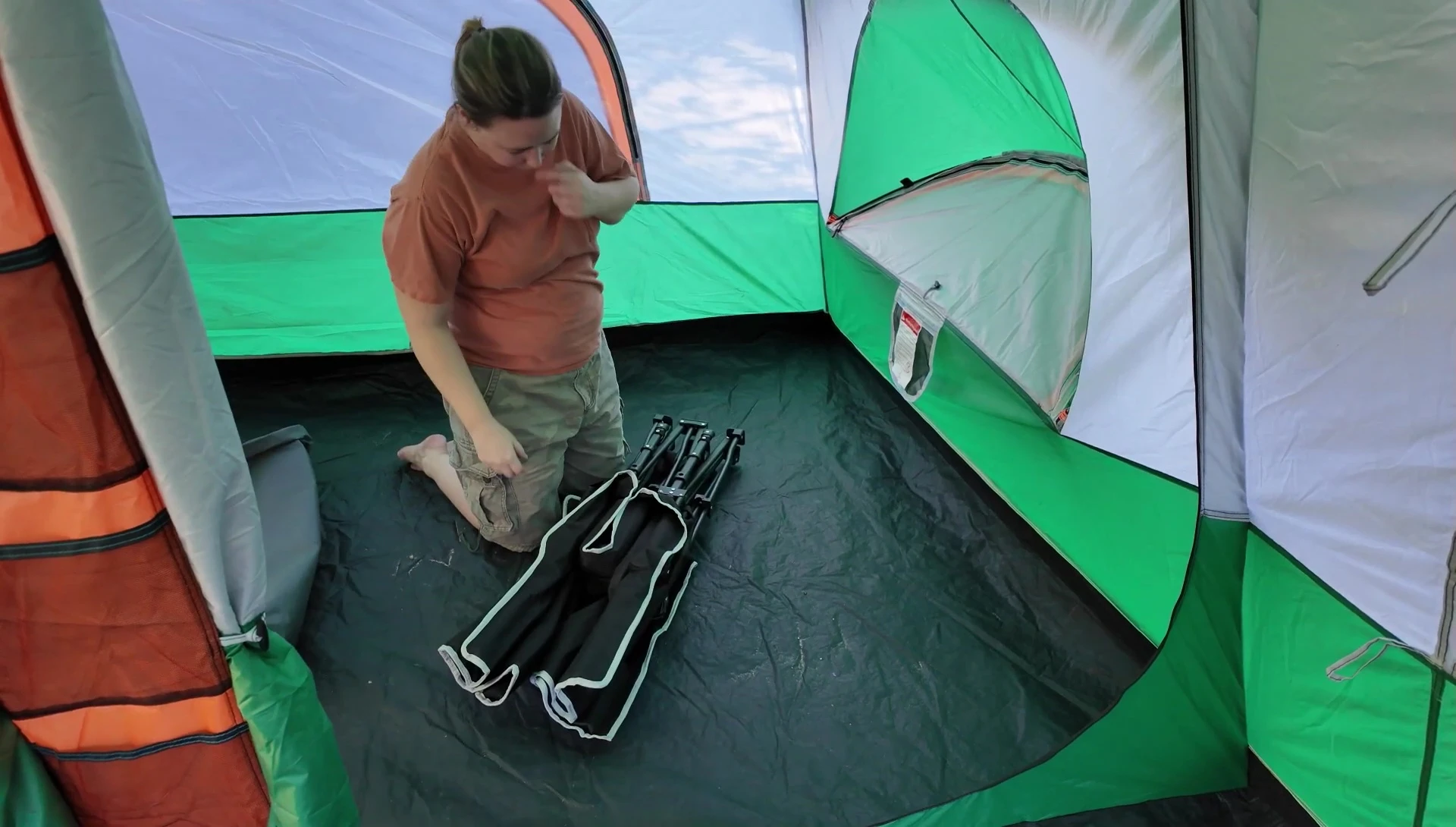 Close-up of the cot unfolding