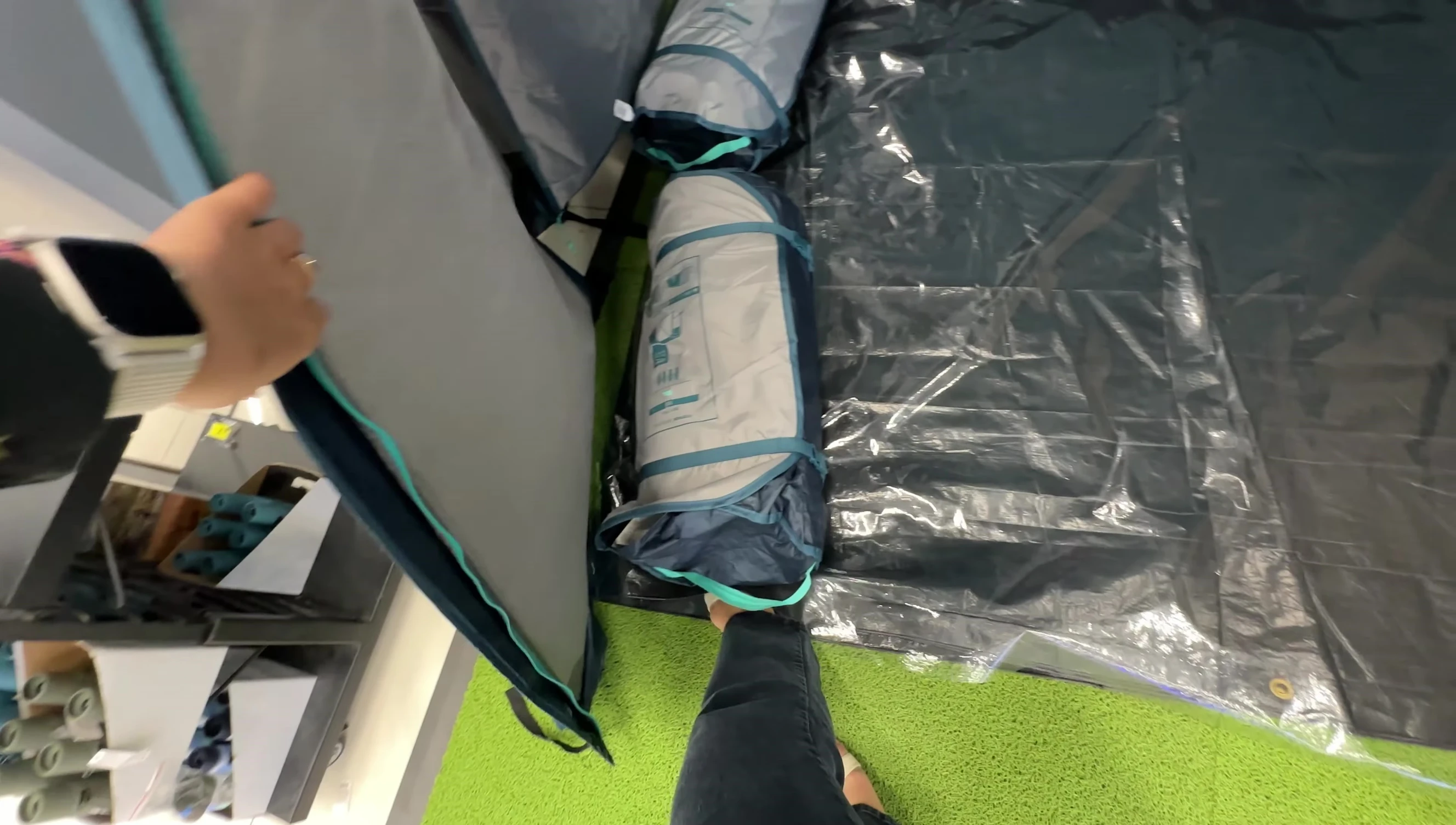 Image showing the design flaw in the Decathlon tent.