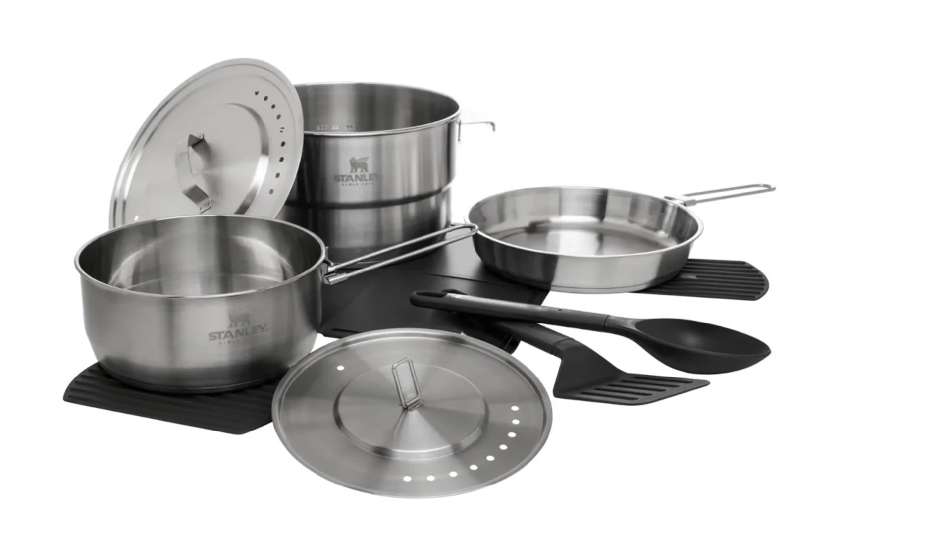 Close-up of the large pot included in the Stanley set