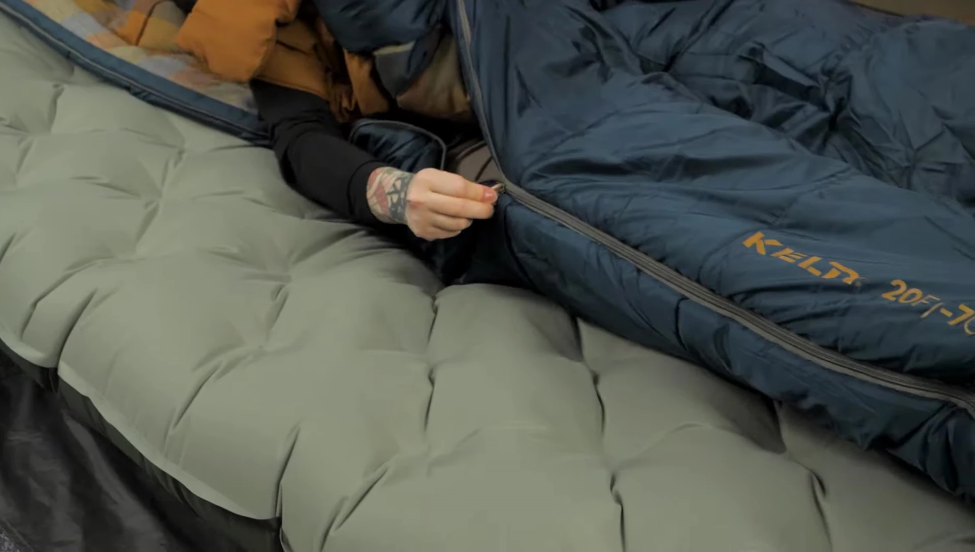 Close-up of the two-way zipper