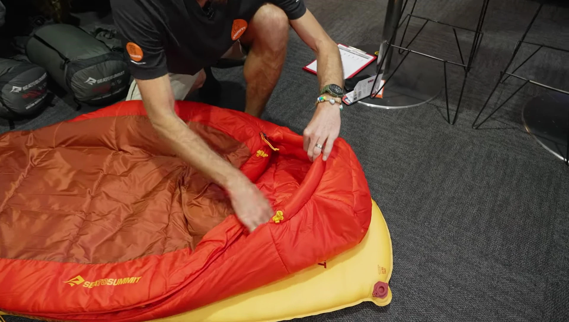 Close-up of the hood and its adjustable drawstrings.