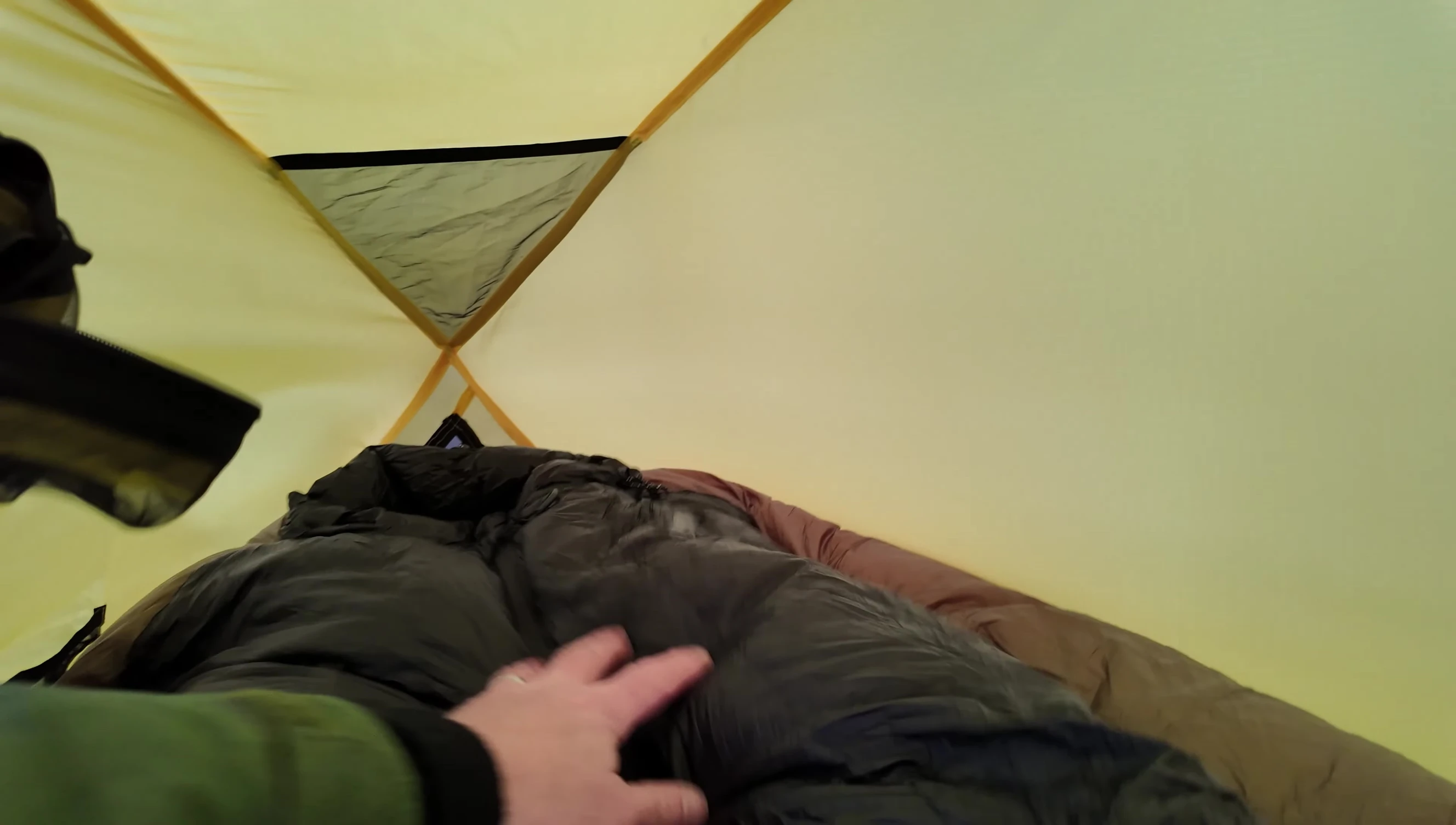 Shot showing the center zip and large toggles on the Lyng -20 sleeping bag