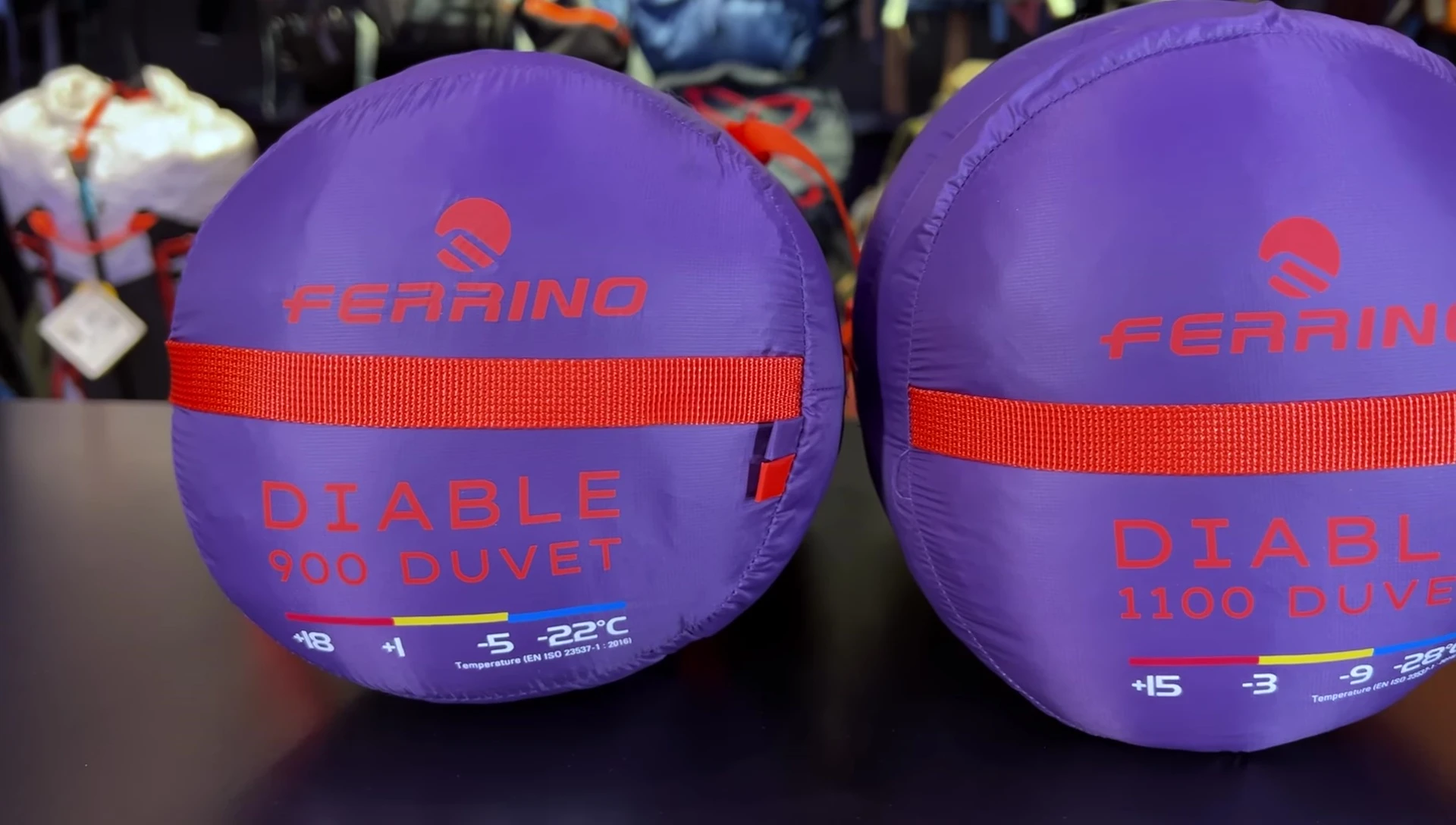 Image highlighting both the 900 and 10000 versions of the sleeping bag.