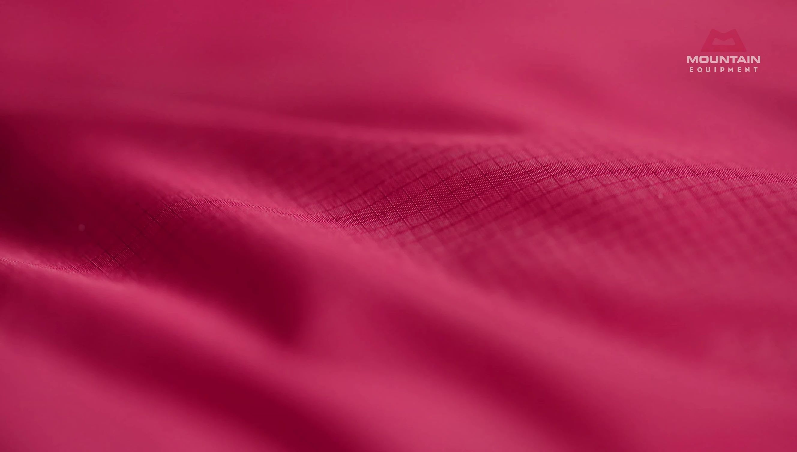 Image demonstrating the comfortable Alpine fit of the sleeping bag.