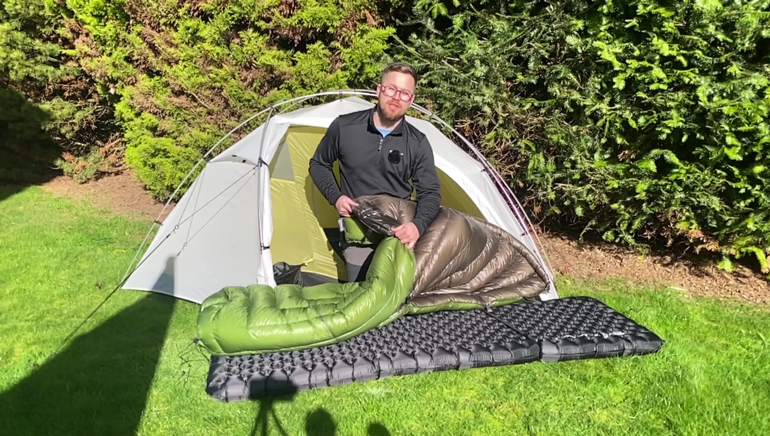 View of the internal stash pocket and its velcro closure.