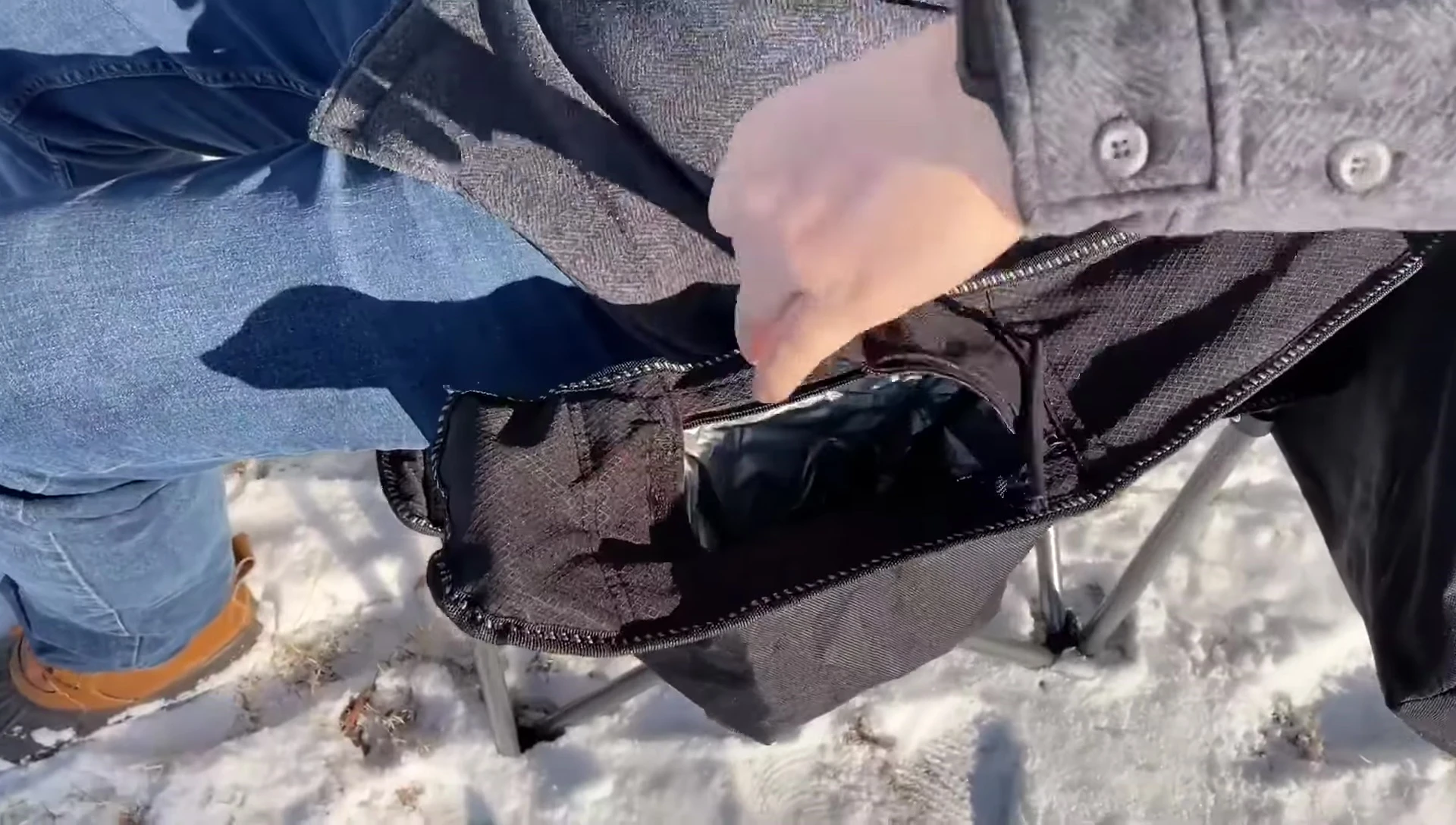 Alpha Camp Chair's cup holder