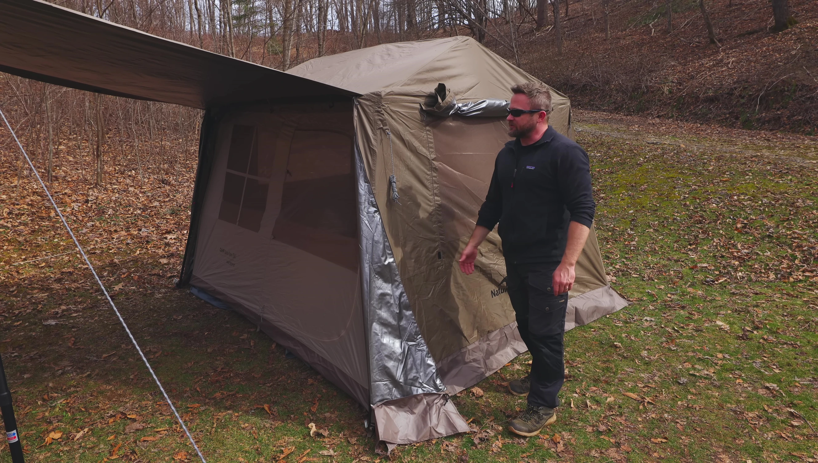 Showcase of the tent's snow skirt and guidelines.