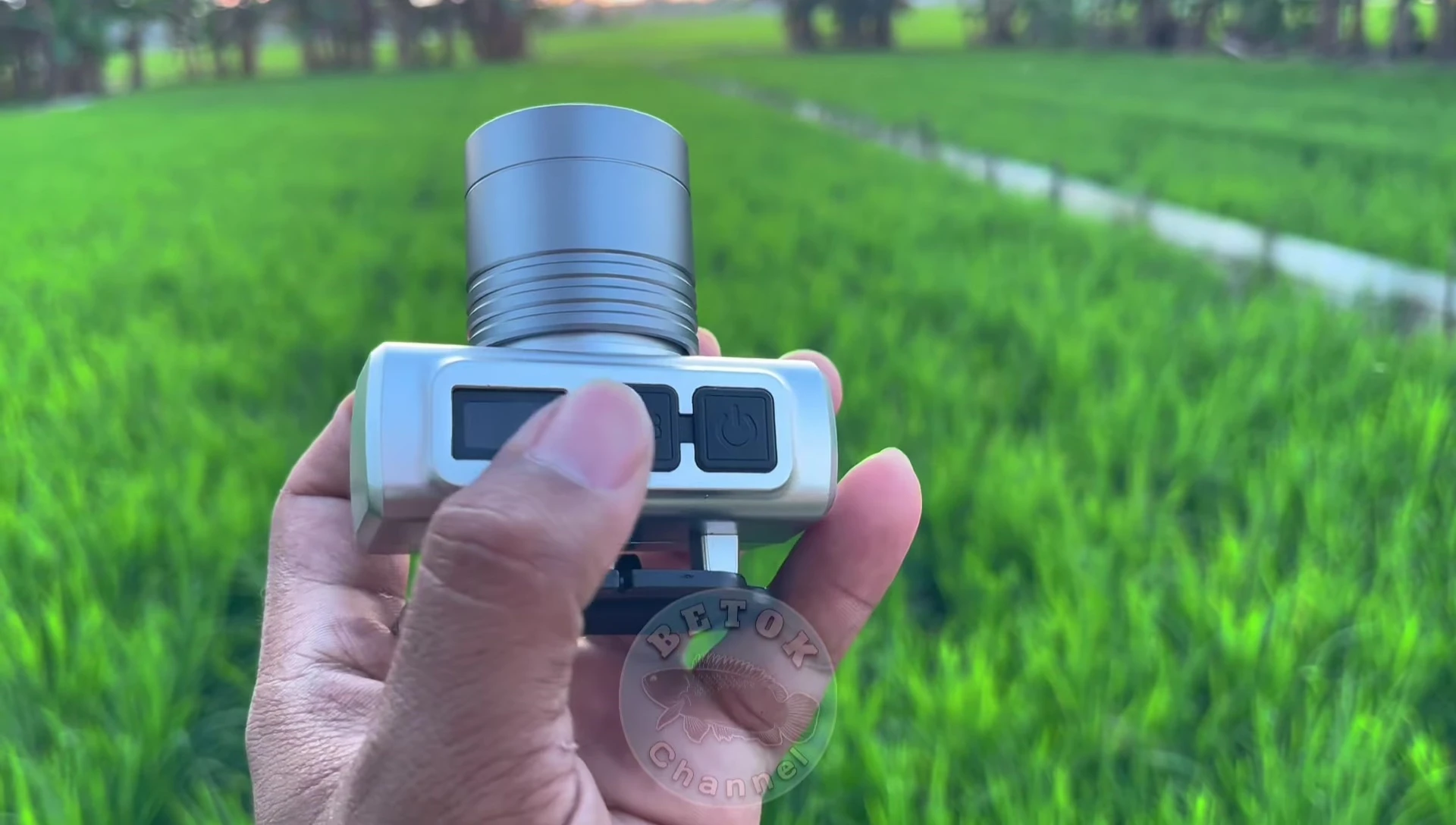 Close-up of the battery indicator