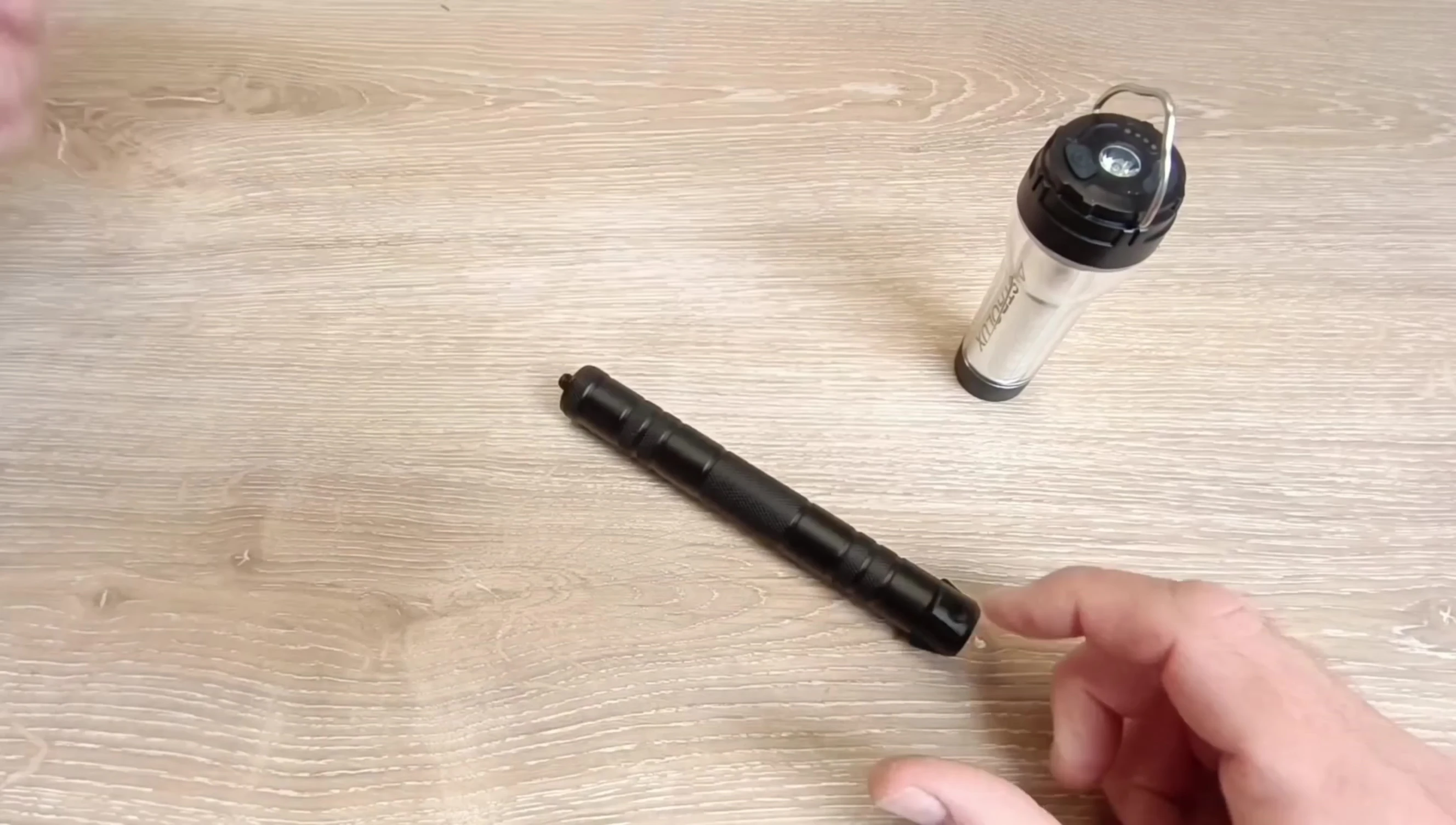 The included aluminum tripod with its components.