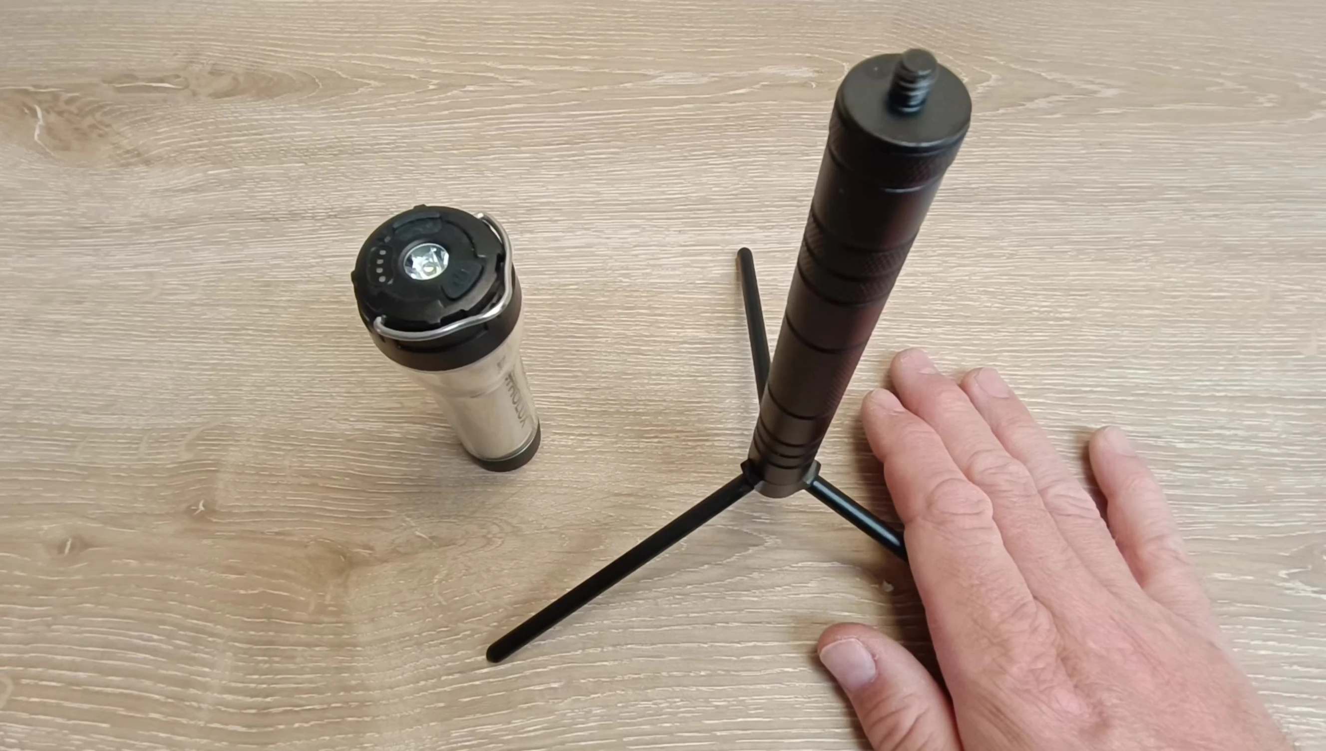 Highlighting the price of the lantern.