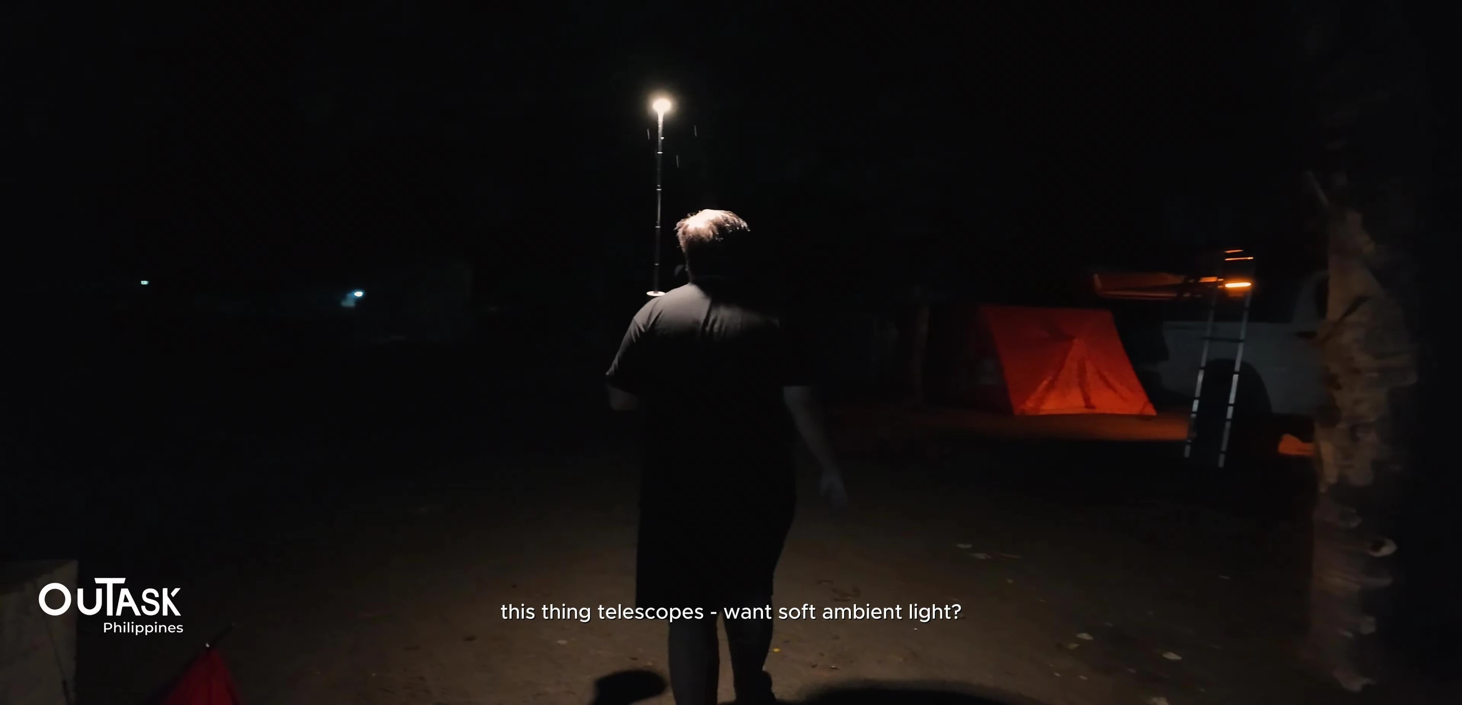 Demonstrating the telescopic function of the lantern