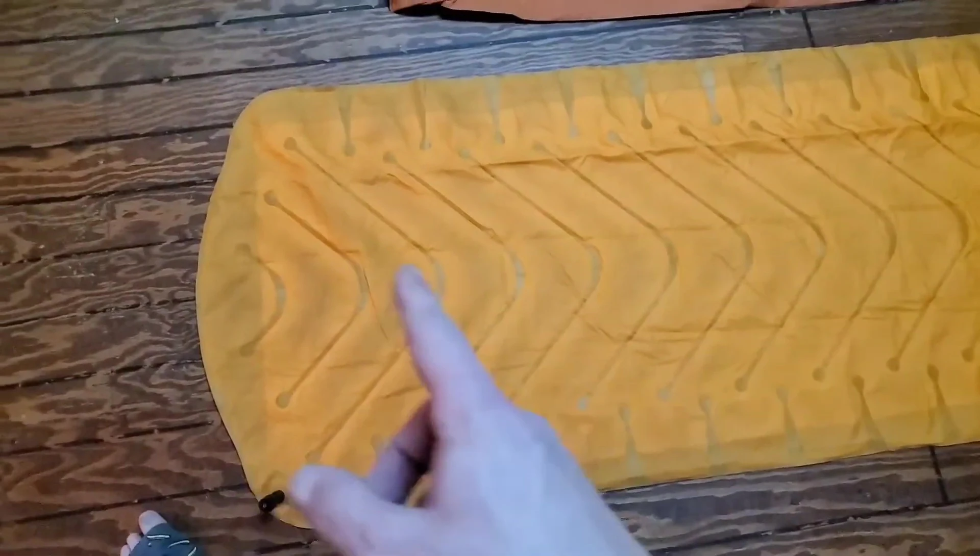Close-up of the Klymit Insulated Static V Lite's V-style baffles.