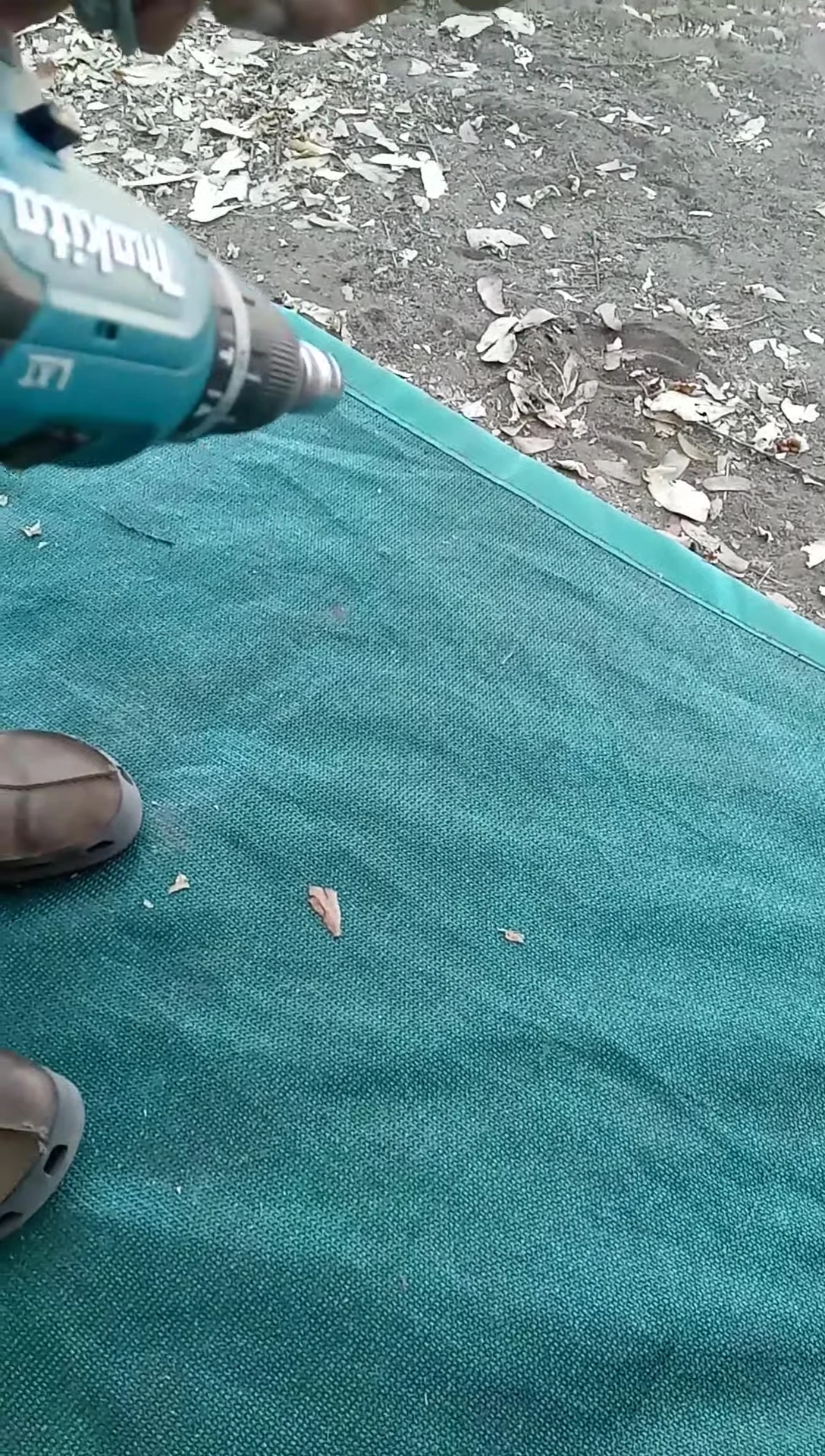 A clear demonstration of the welded washer on the coach screw.