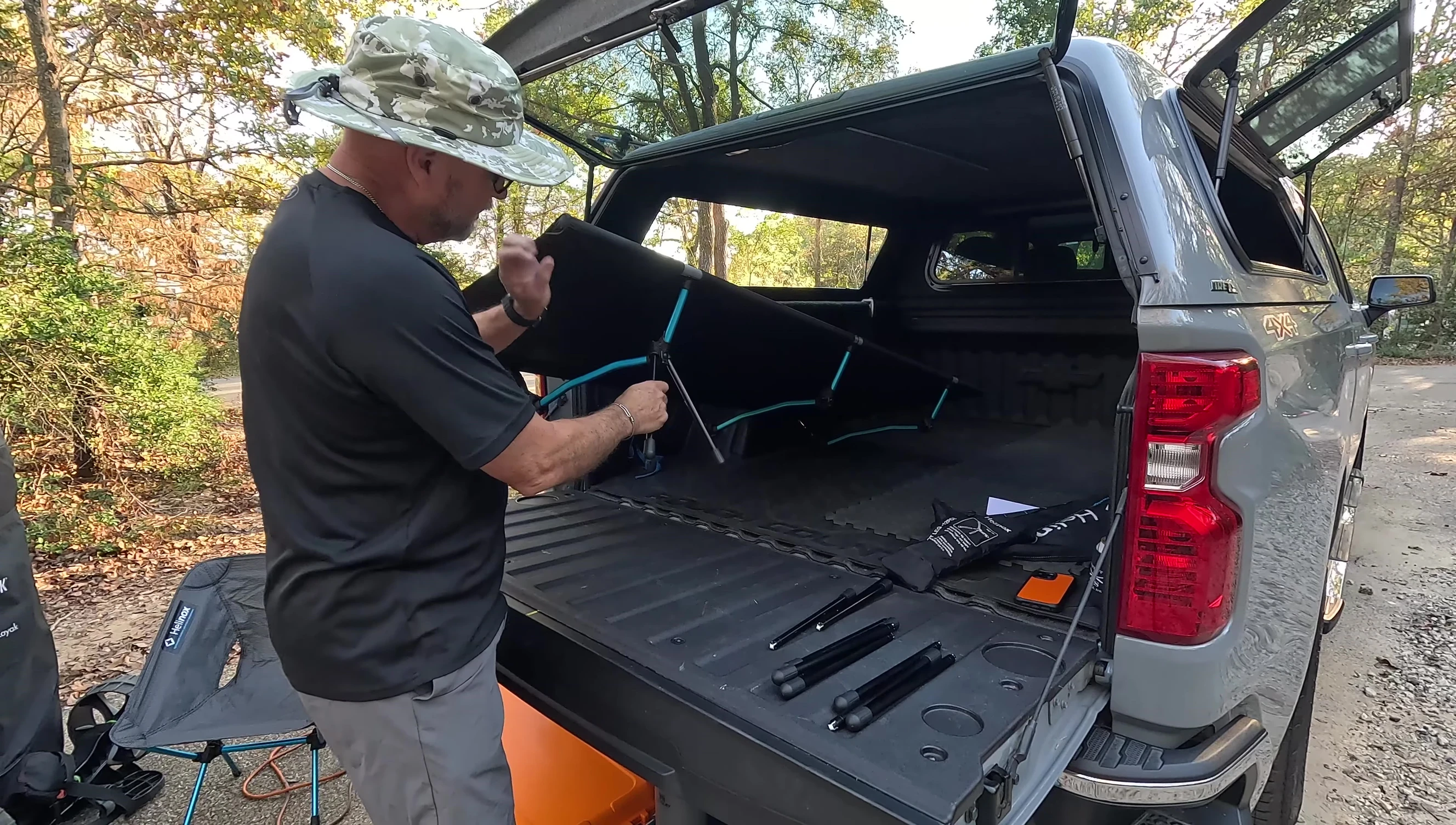 Demonstration of adjusting the cot's height with leg extensions.