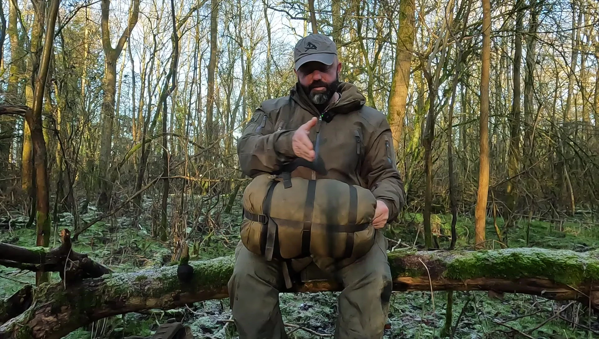 Visual representation of the sleeping bag's compressed dimensions.
