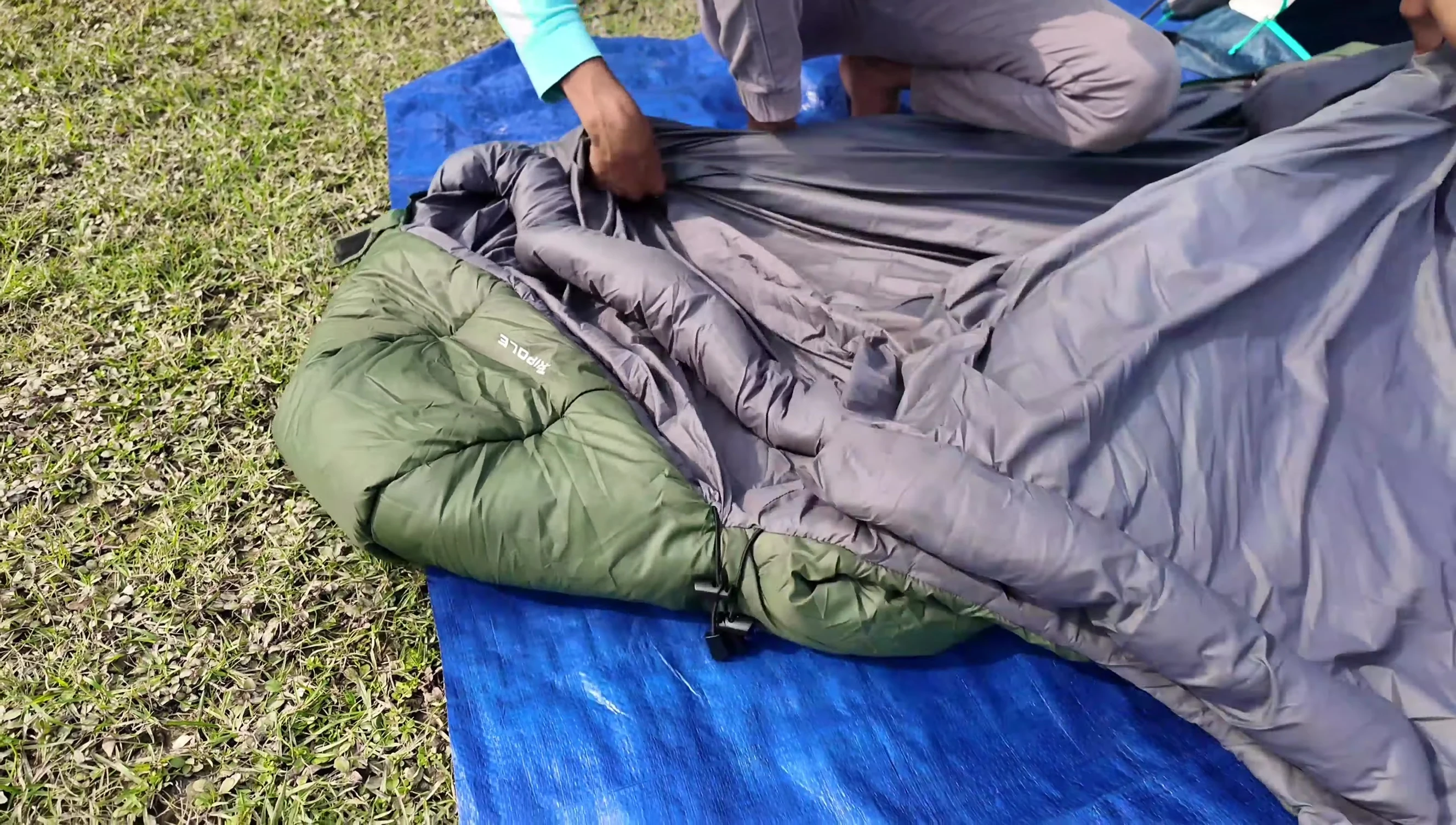 Showing the internal pocket.