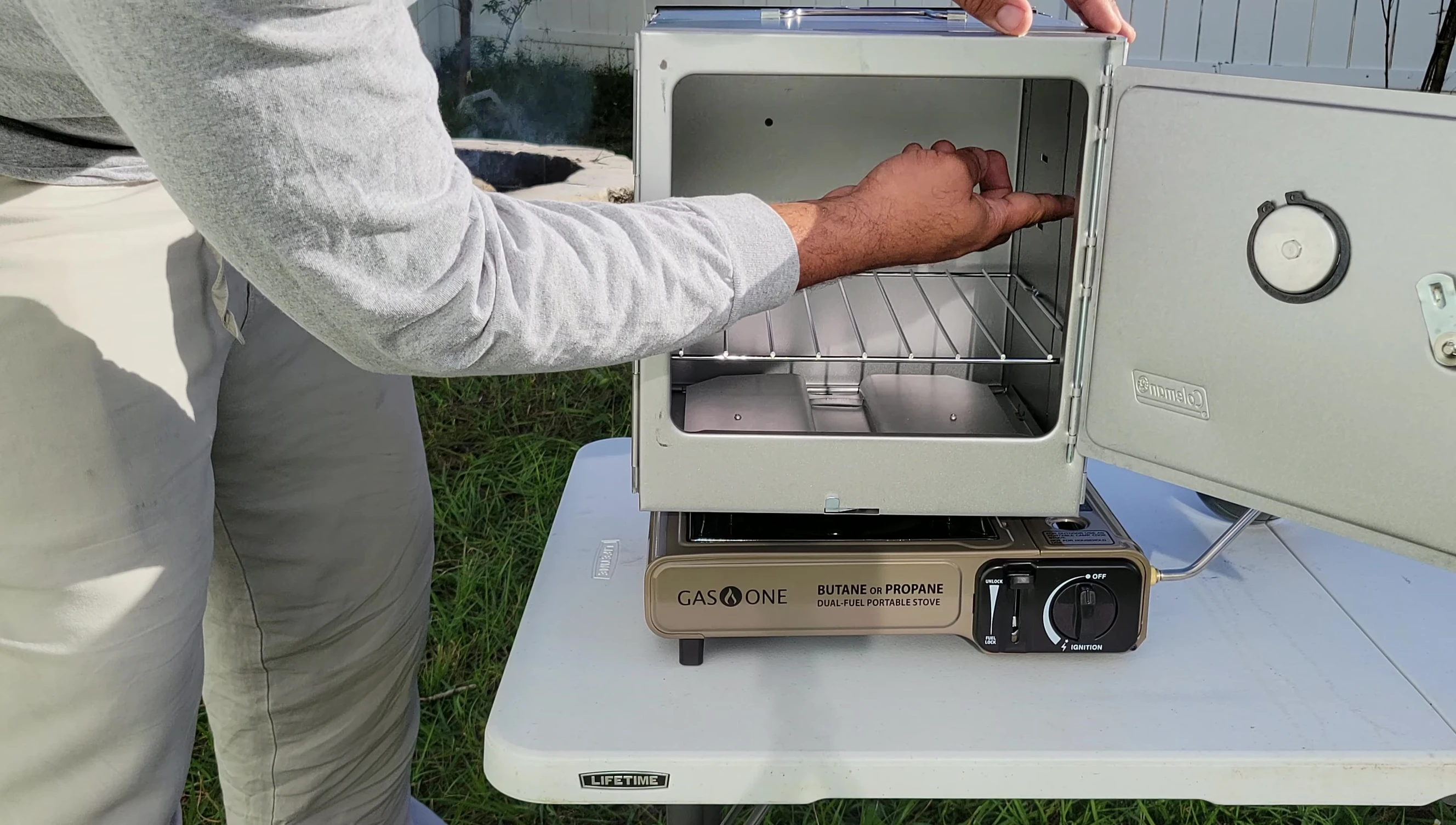 Internal view showing the grill in the lowest setting