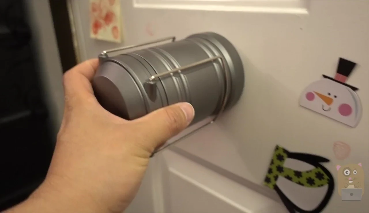 Highlighting the magnetic base of the lantern.