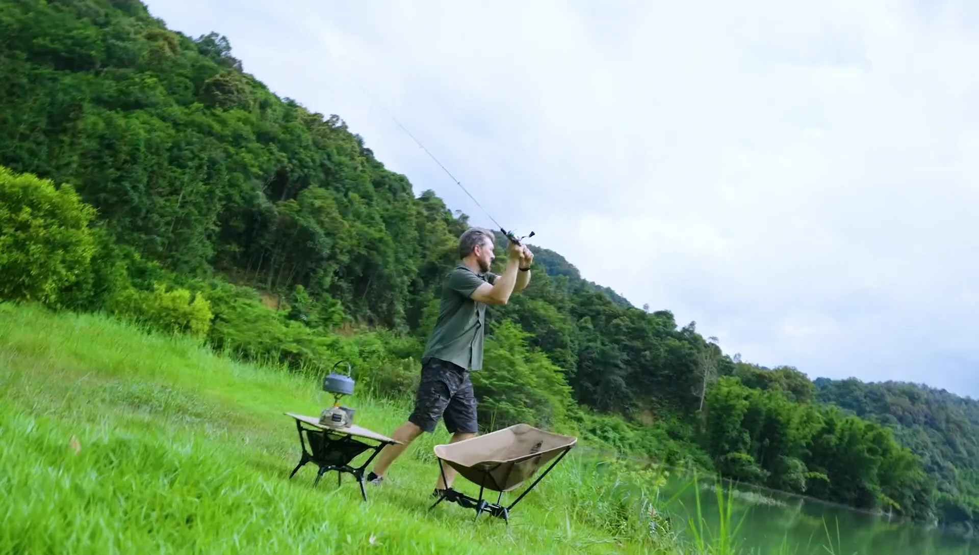 Dimensions of the folded chair displayed on screen