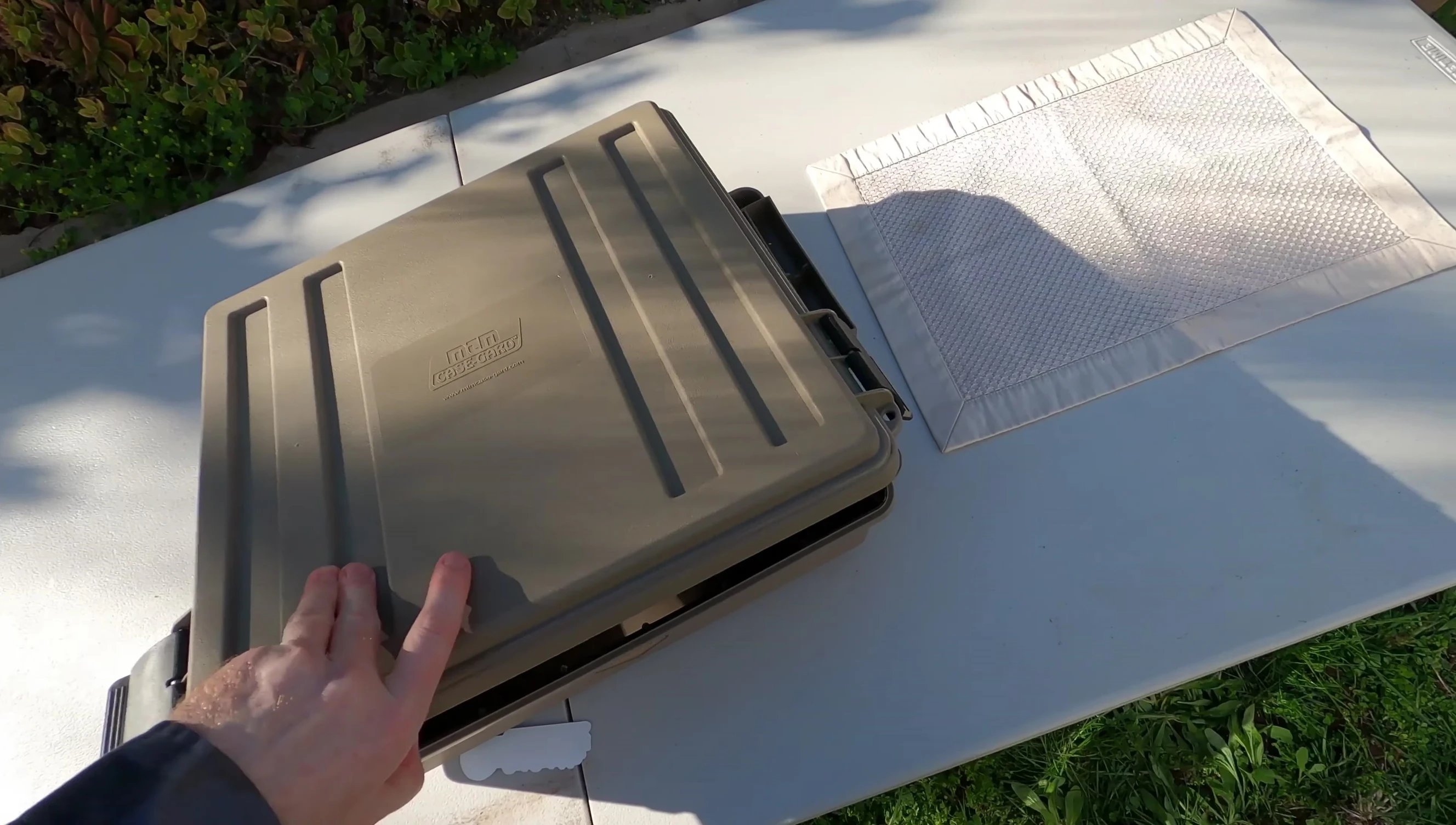 Final shot of the reviewer with the cookware.