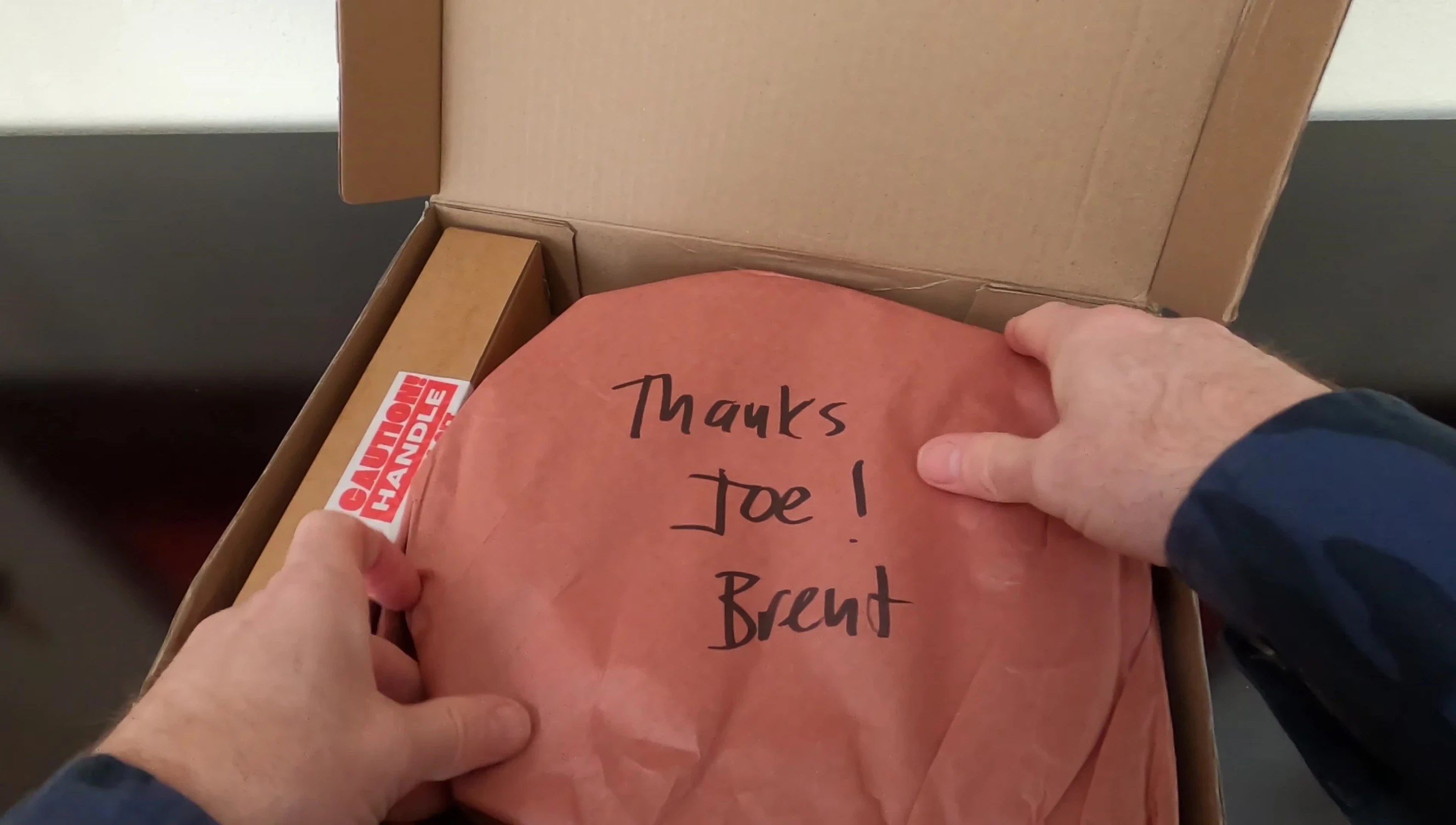 The reviewer showing the personalized note in the box.