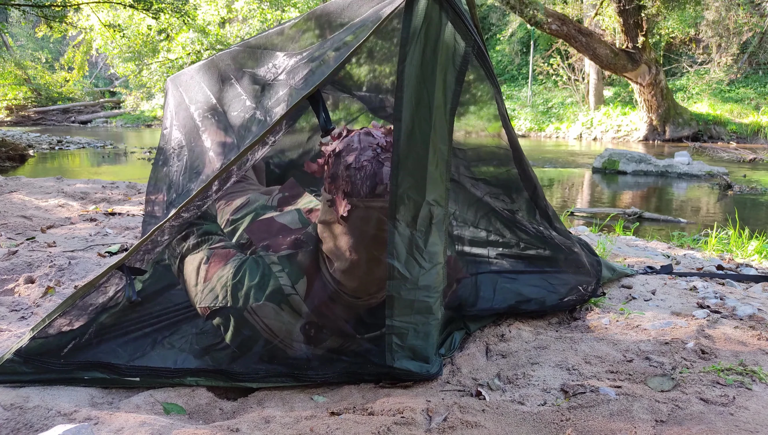 The reviewer demonstrating the limited space of the footbox.