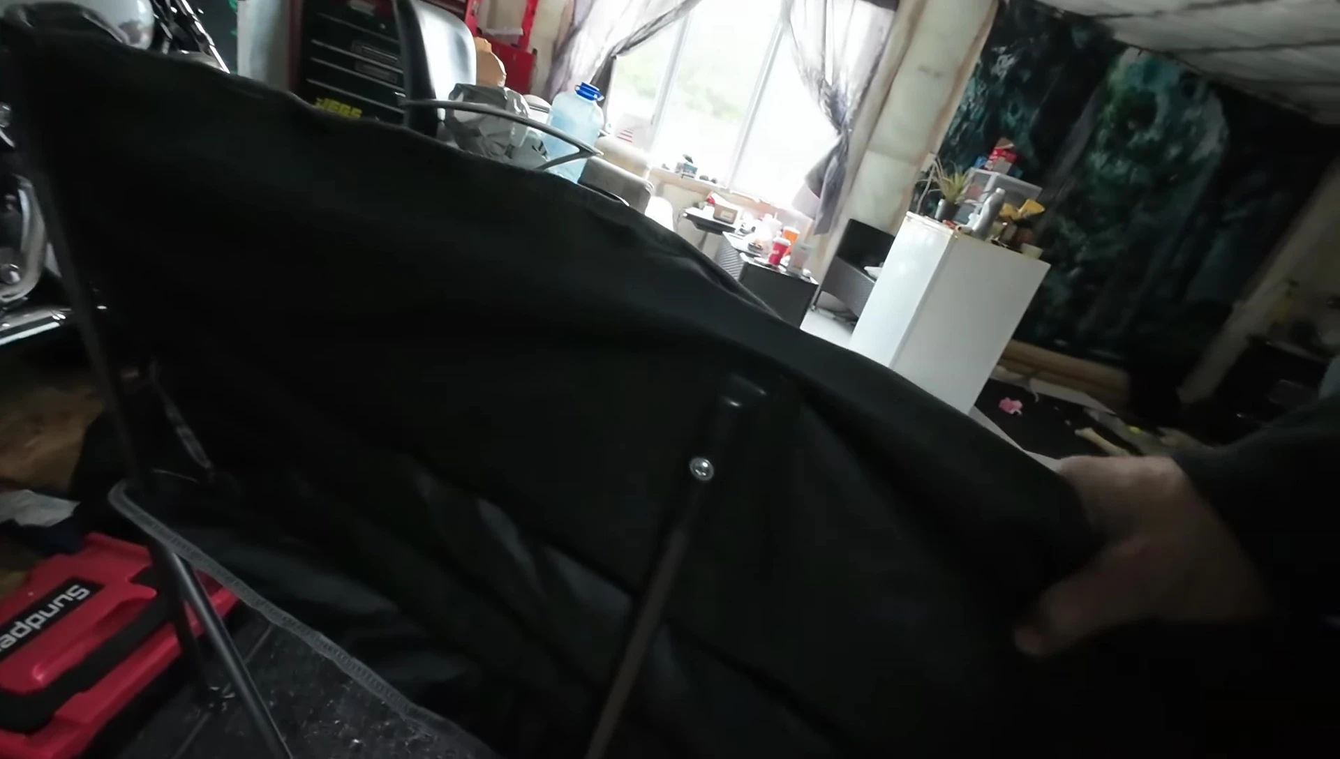 Detail of the back cushion.