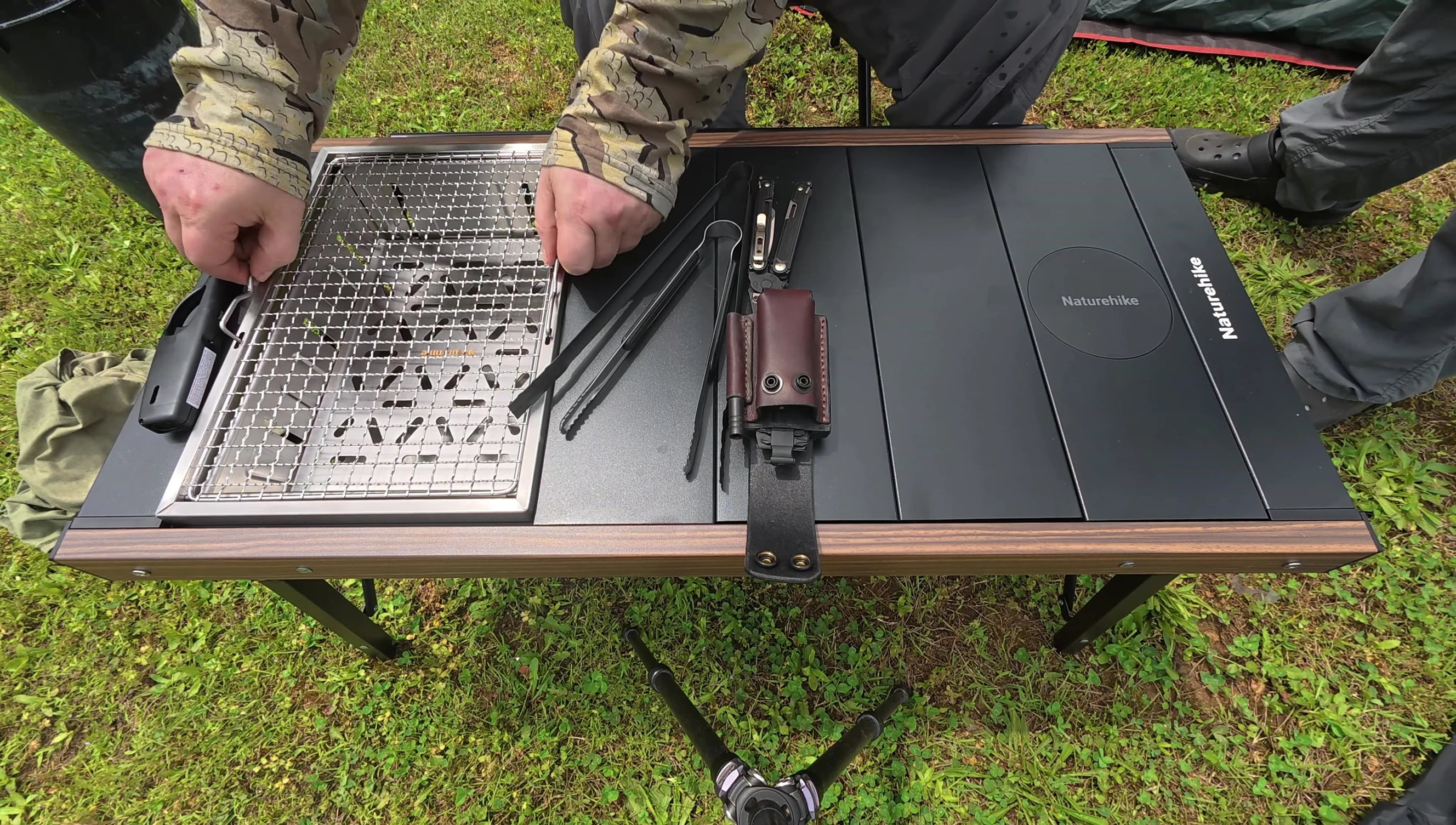 Grill insert in place on the table