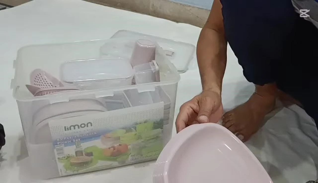 A selection of the plates and bowls from the picnic set.