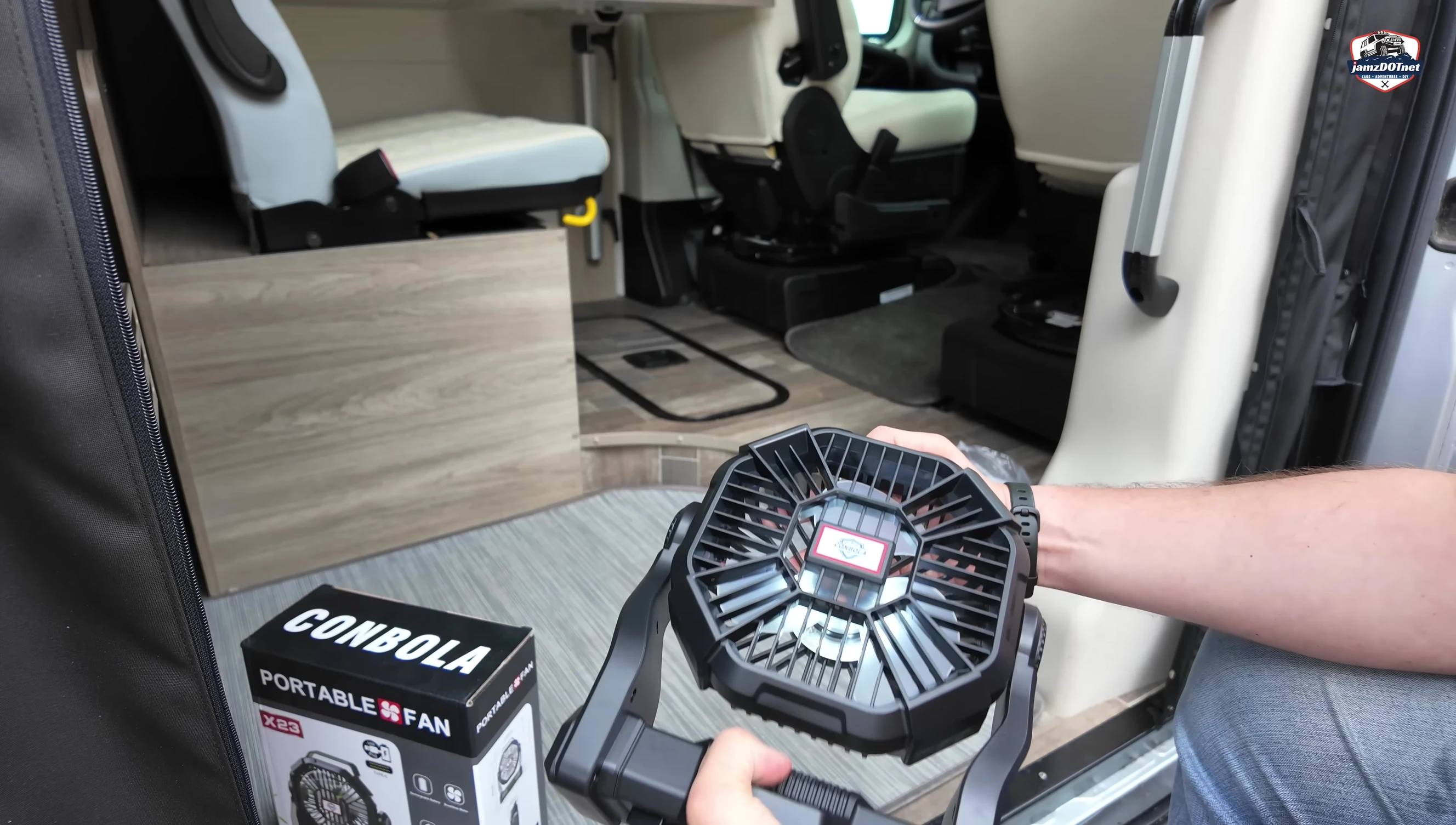 The adjustable head of the fan.