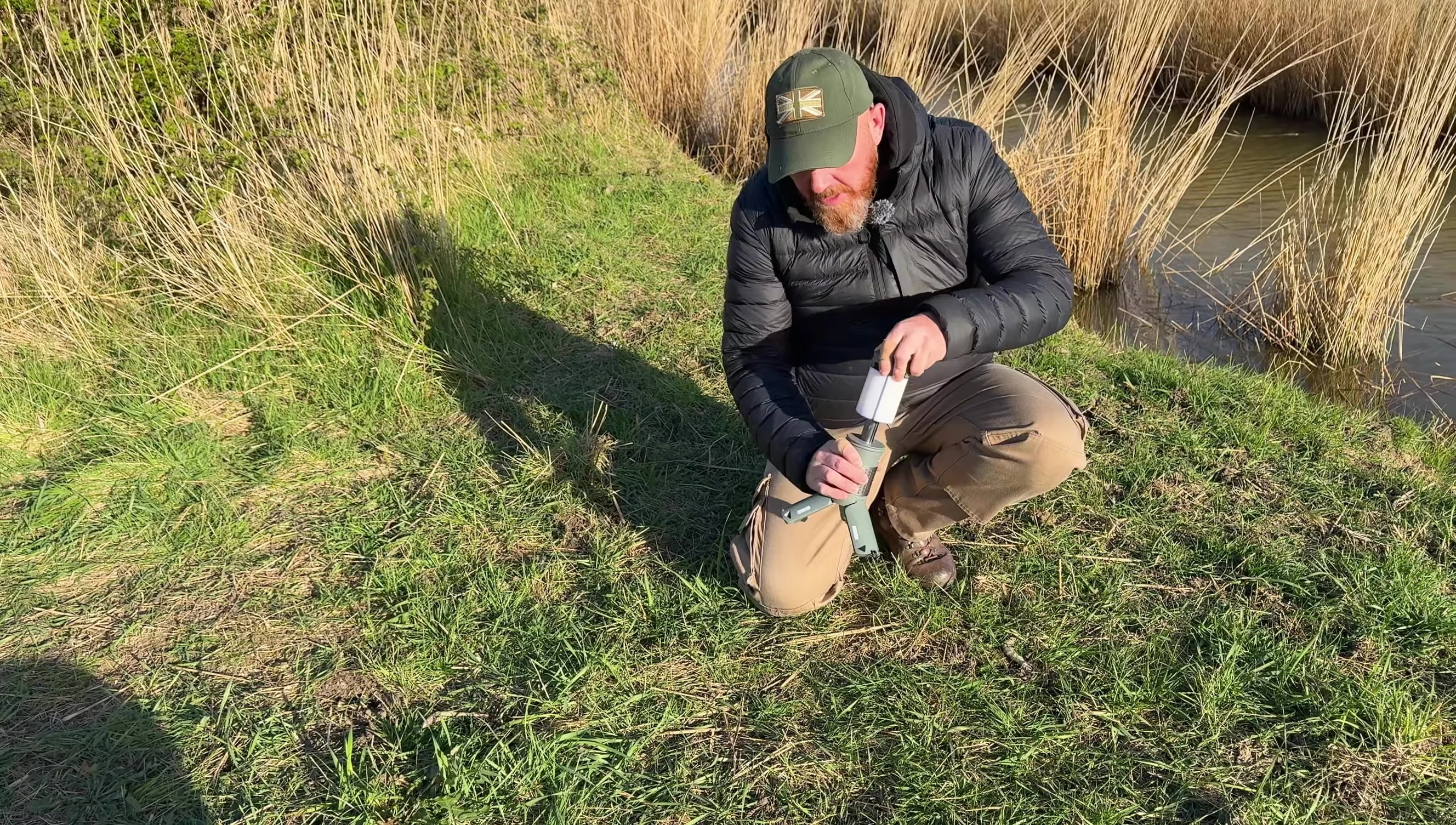 The light's telescopic tripod extending.