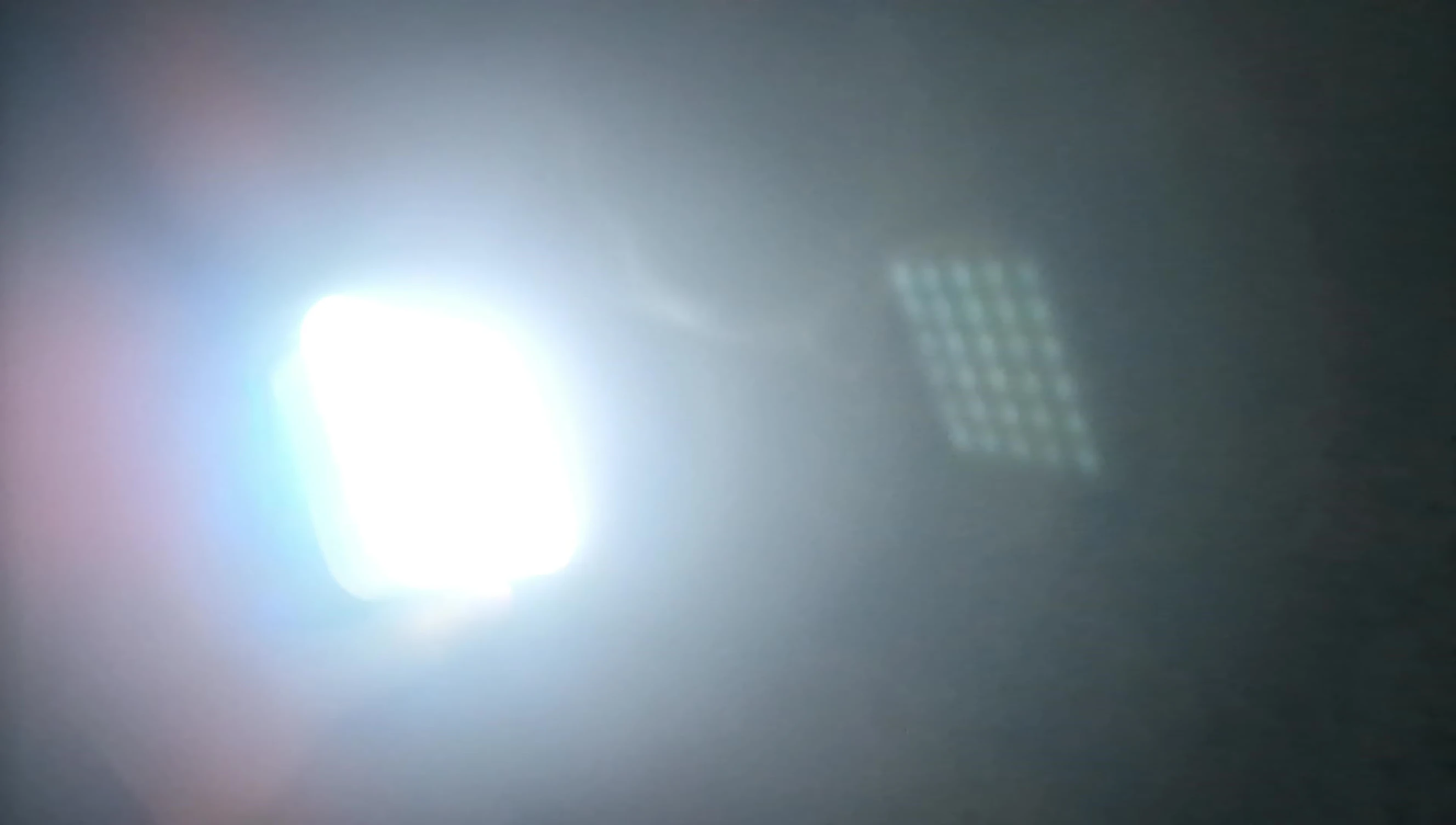 Brightness comparison: minimum mode