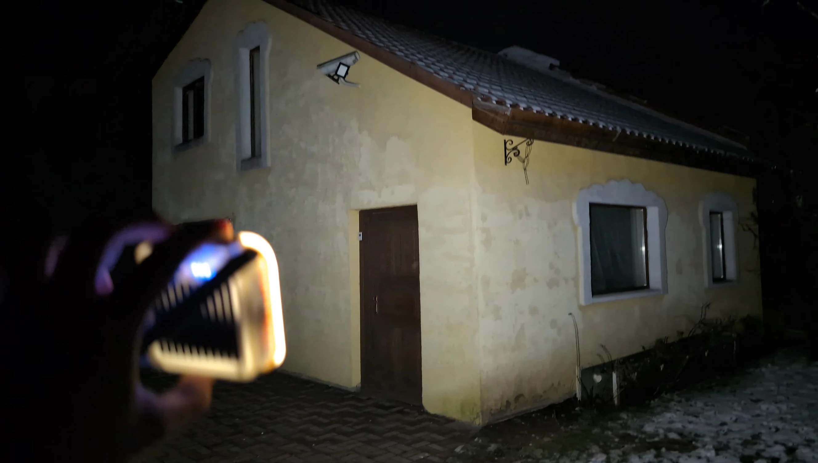 Brightness comparison: medium mode