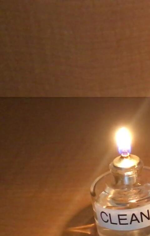 Demonstration of the correct filling level for tealights