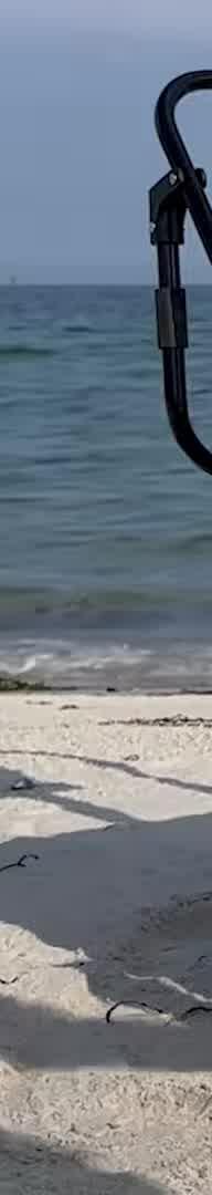 Initial shot of the reviewer with the chair.