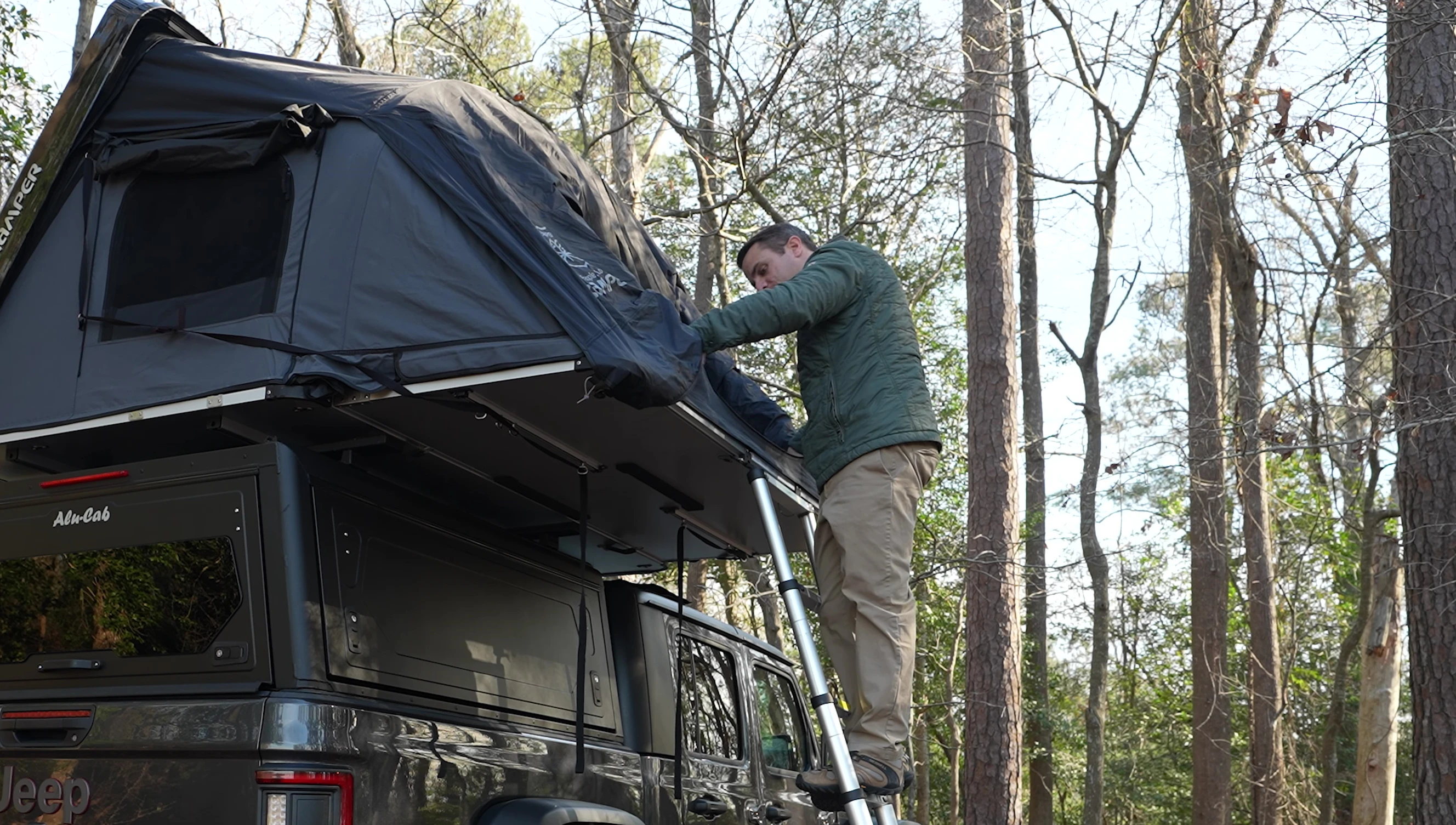 The built-in pole storage bag