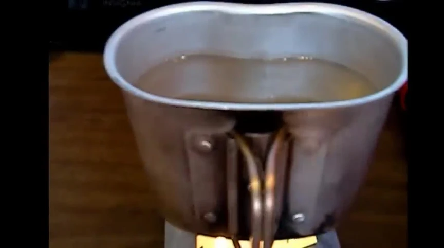 The Esbit stove with teacup candles after 10 minutes.