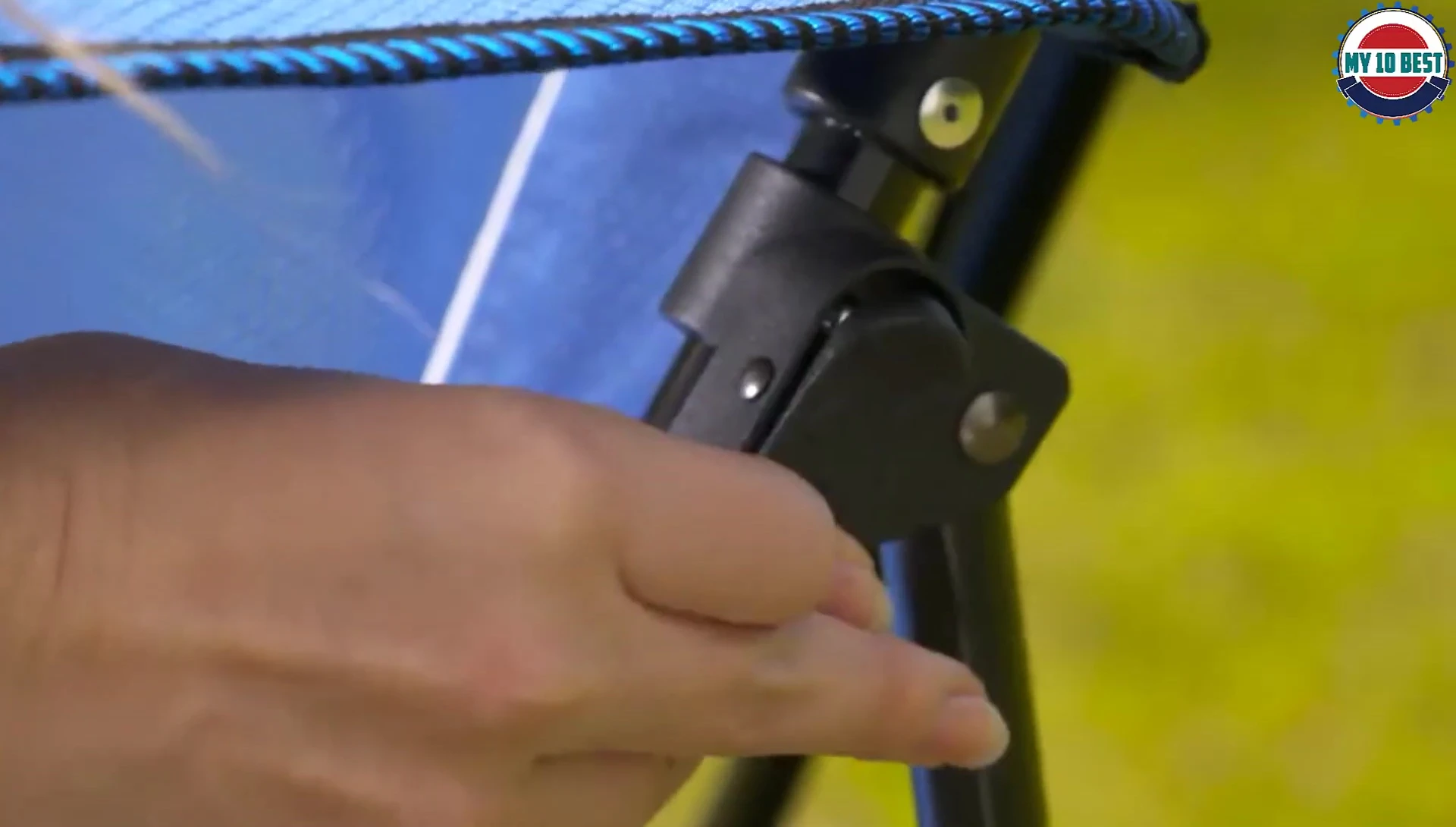 Person sitting in Kajaro Dual Lock Chair