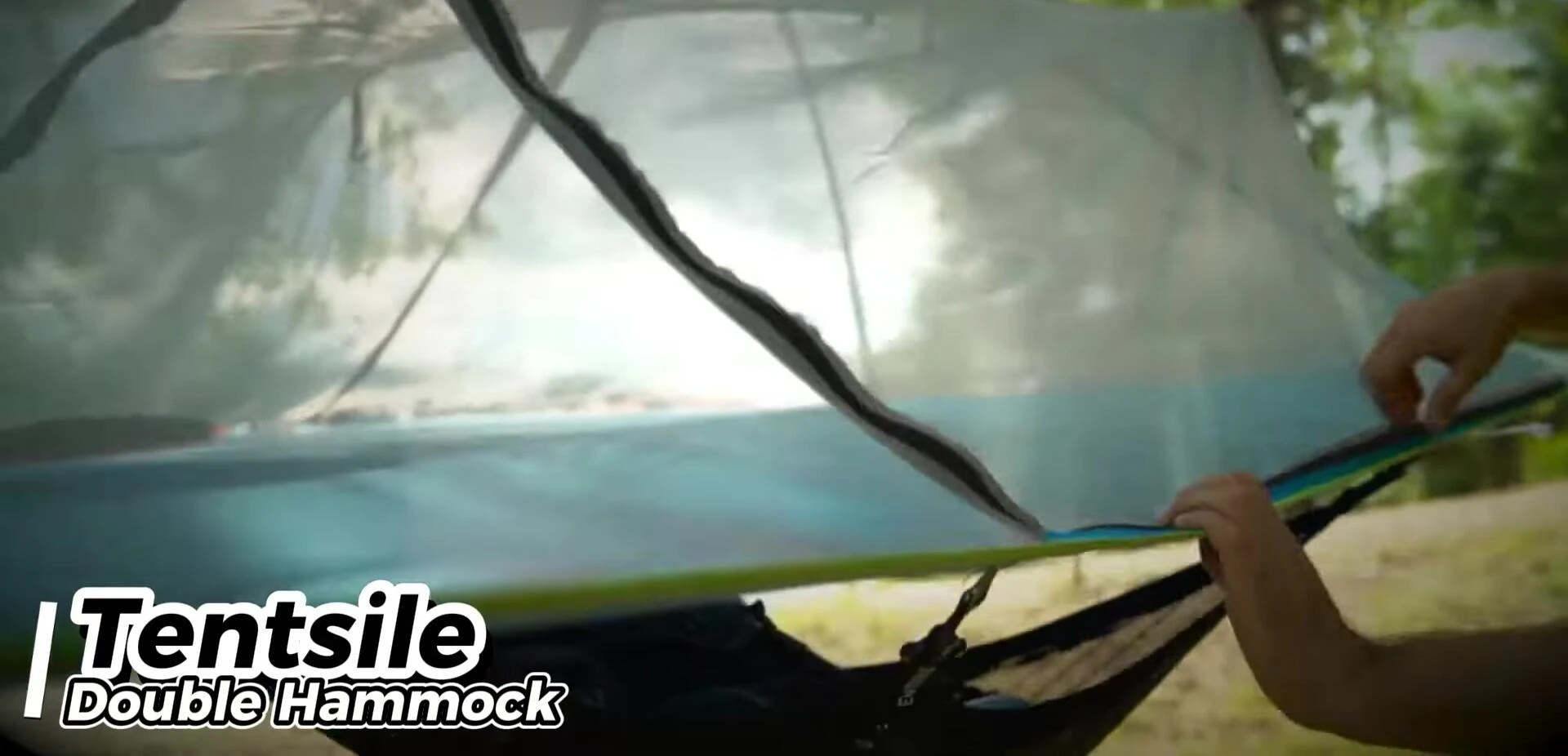Dimensions and capacity of the Tensile Double Hammock are highlighted