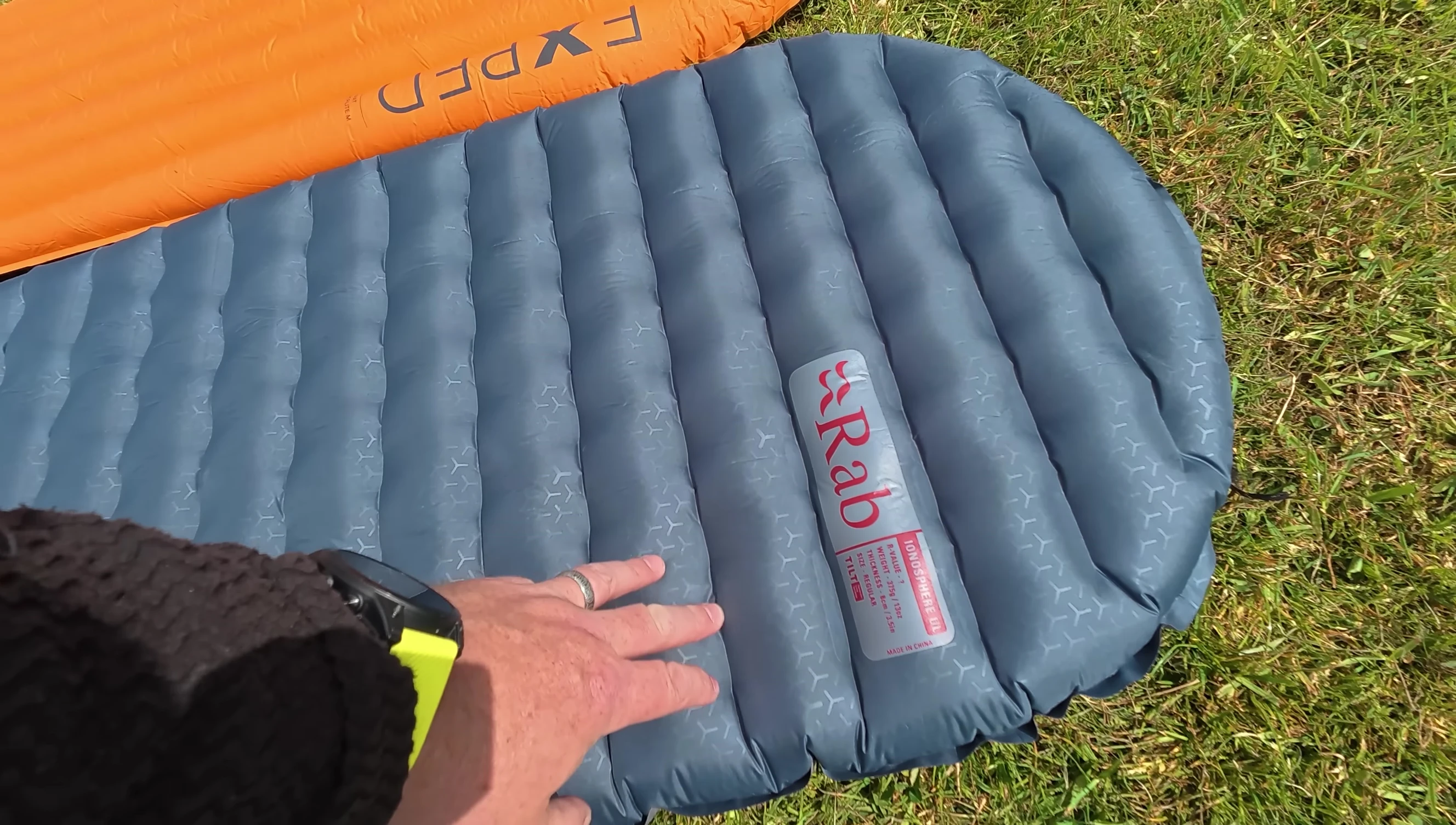 Side-sleeper demonstrating discomfort on a horizontal baffle pad