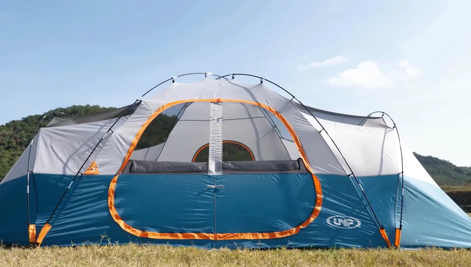 Close-up of the mesh roof