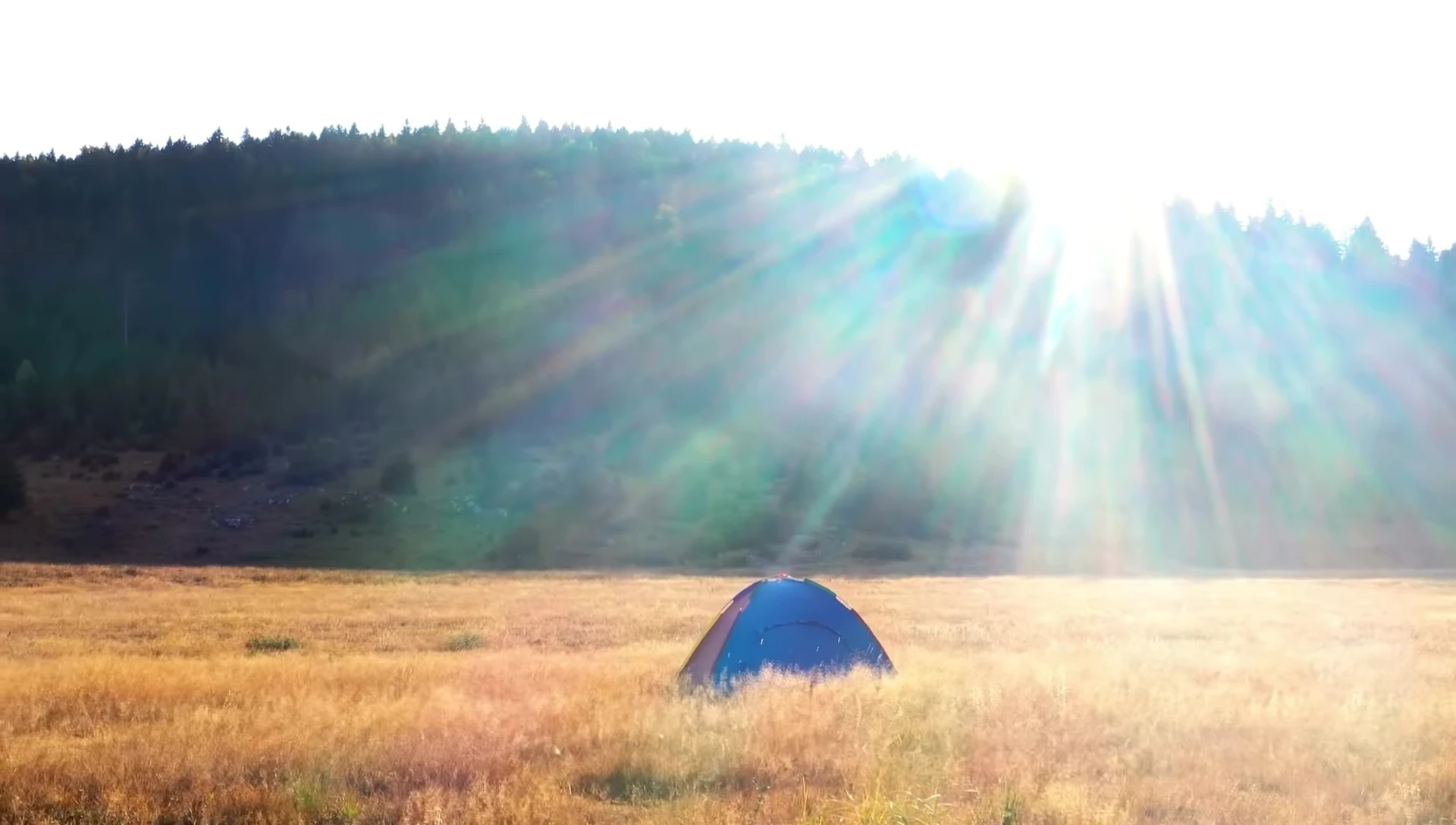 Text overlay summarizing the features of different tents
