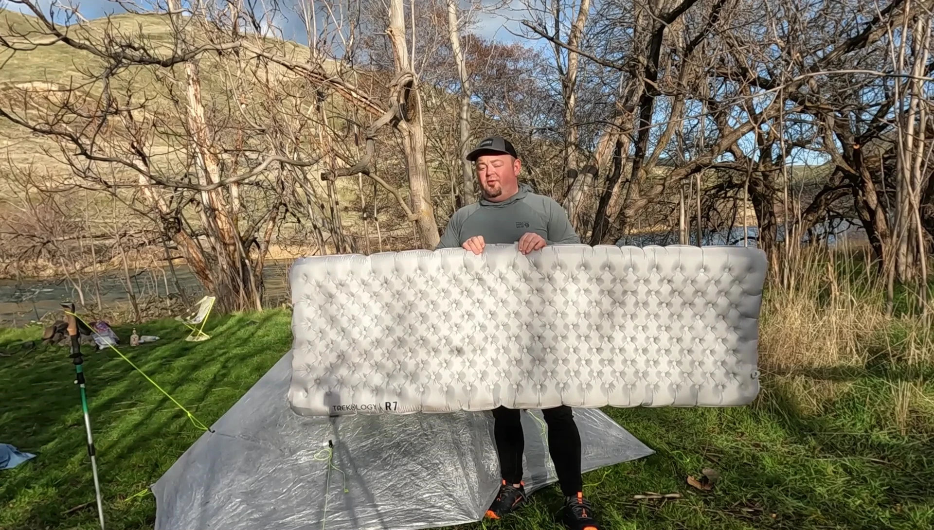 Comparison between the Trekology and Thermarest sleeping pads (possibly a screen grab displaying specs).